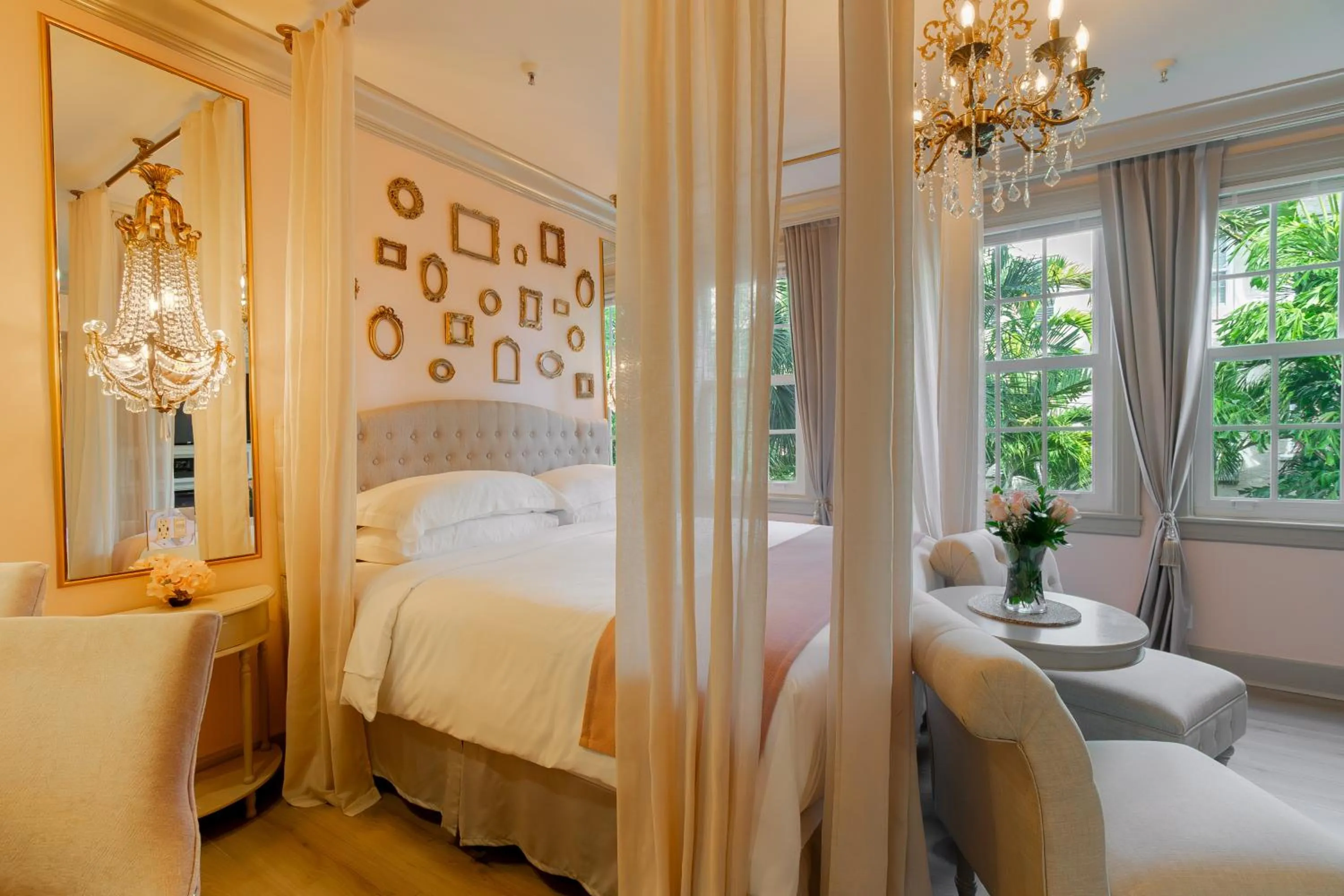 Bed in Hemingway Suites at Palm Beach Hotel Island