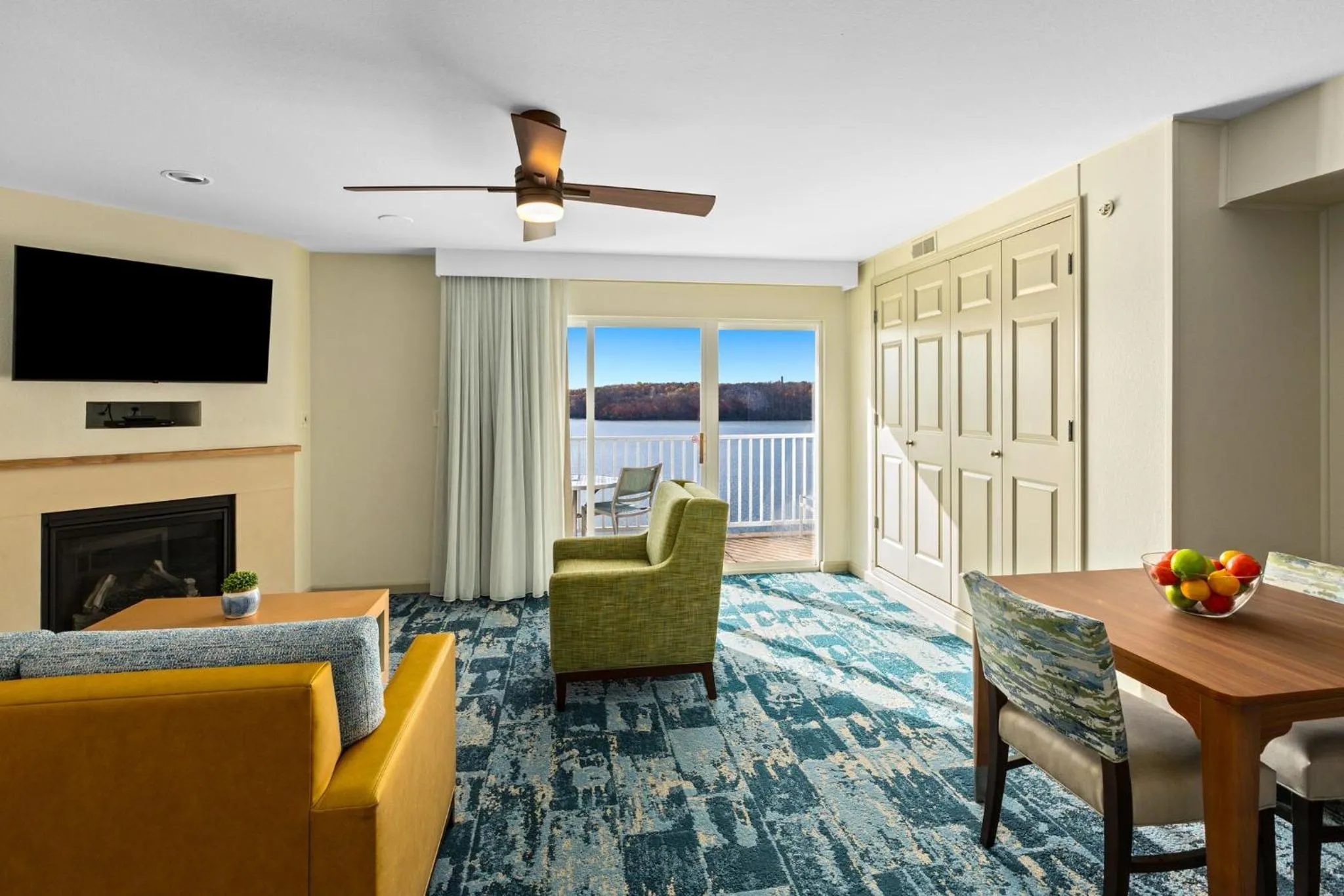 Living room in WorldMark Lake of the Ozarks