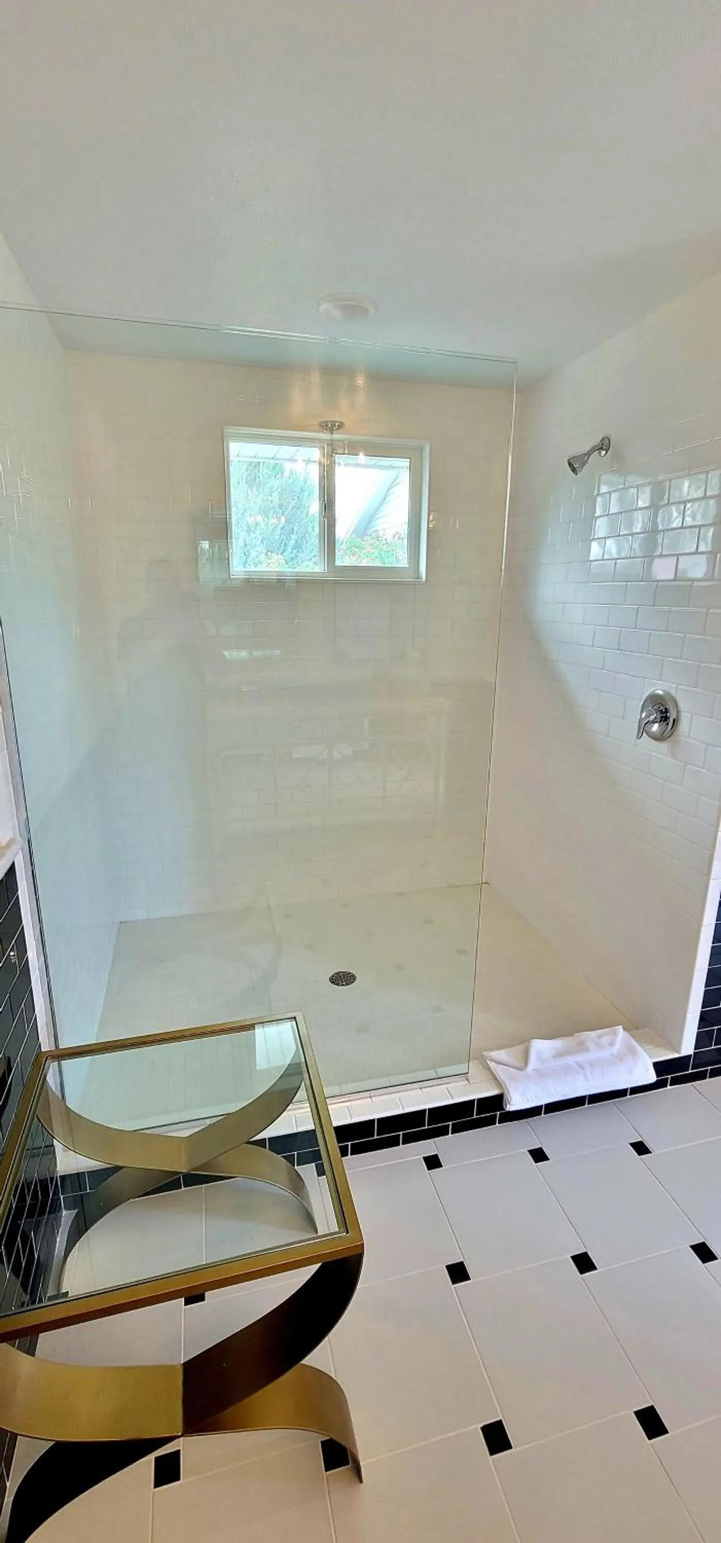 Shower in Retro Inn at Mesa Verde