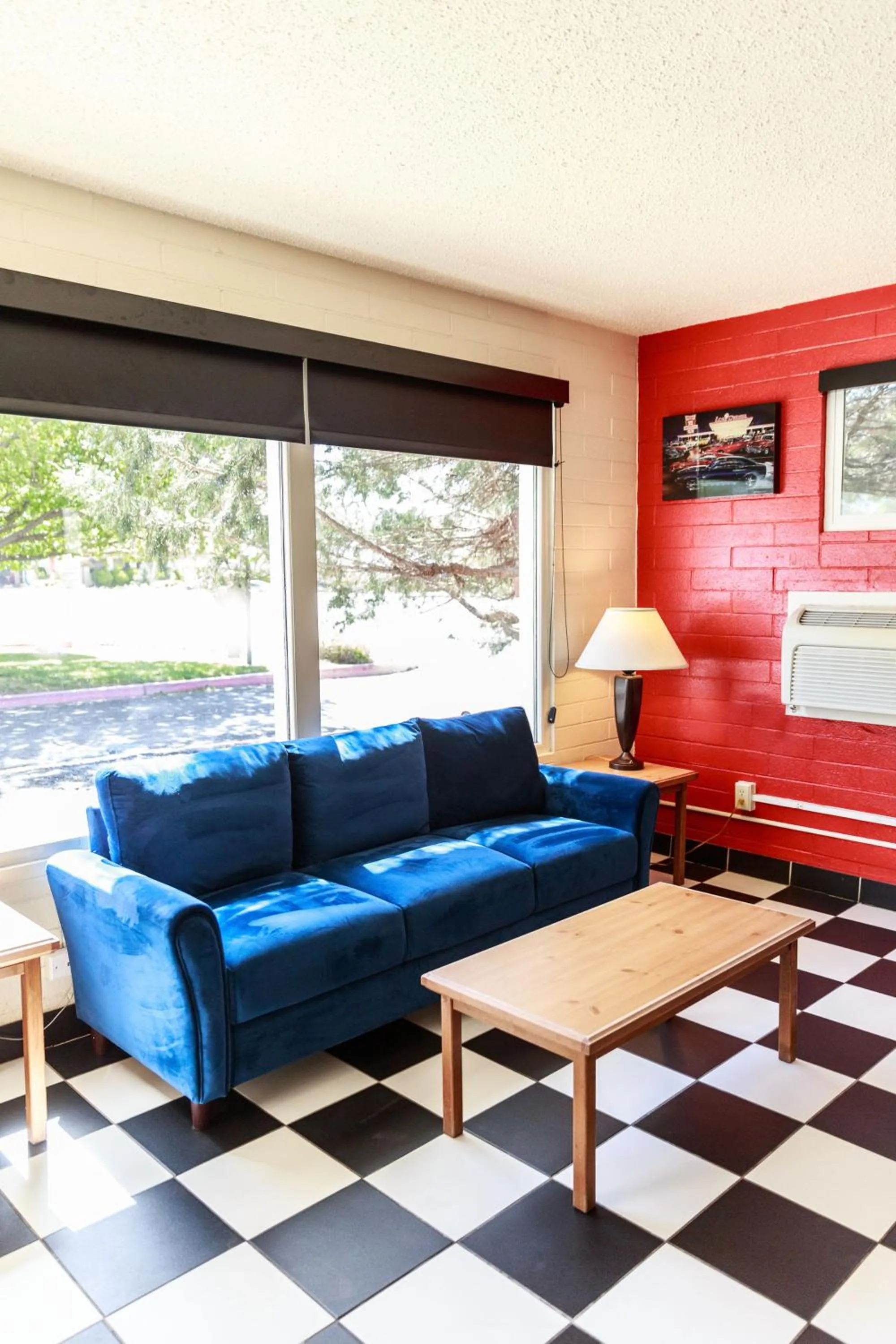 Seating area in Retro Inn at Mesa Verde