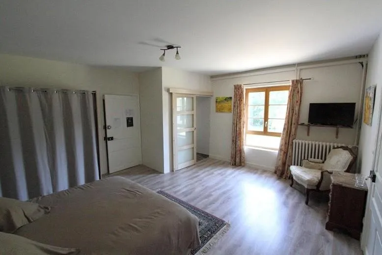 Photo of the whole room, Bed in Domaine Du Moulin Neuf