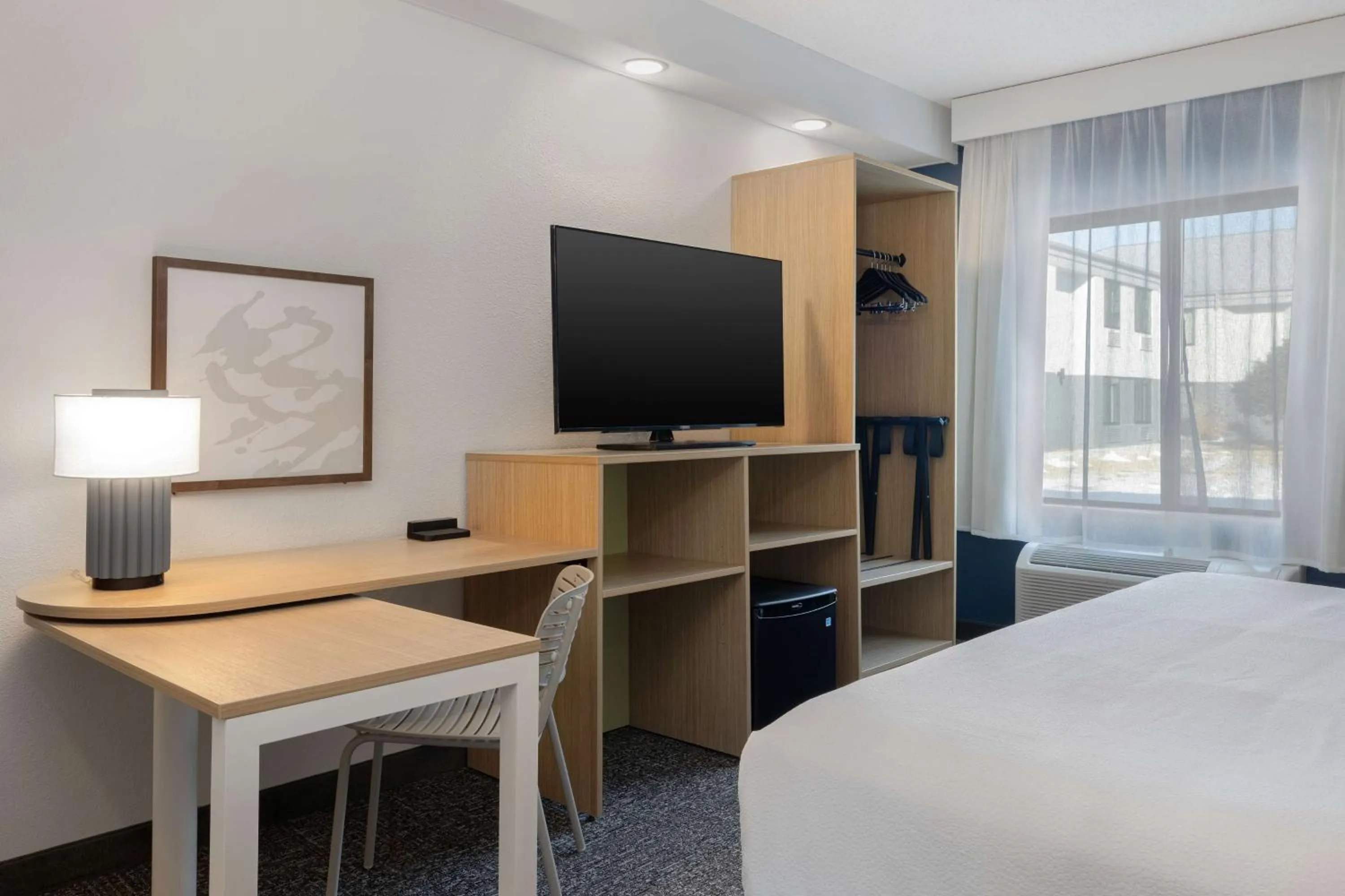 Bedroom, Bed in Spark by Hilton Bentonville