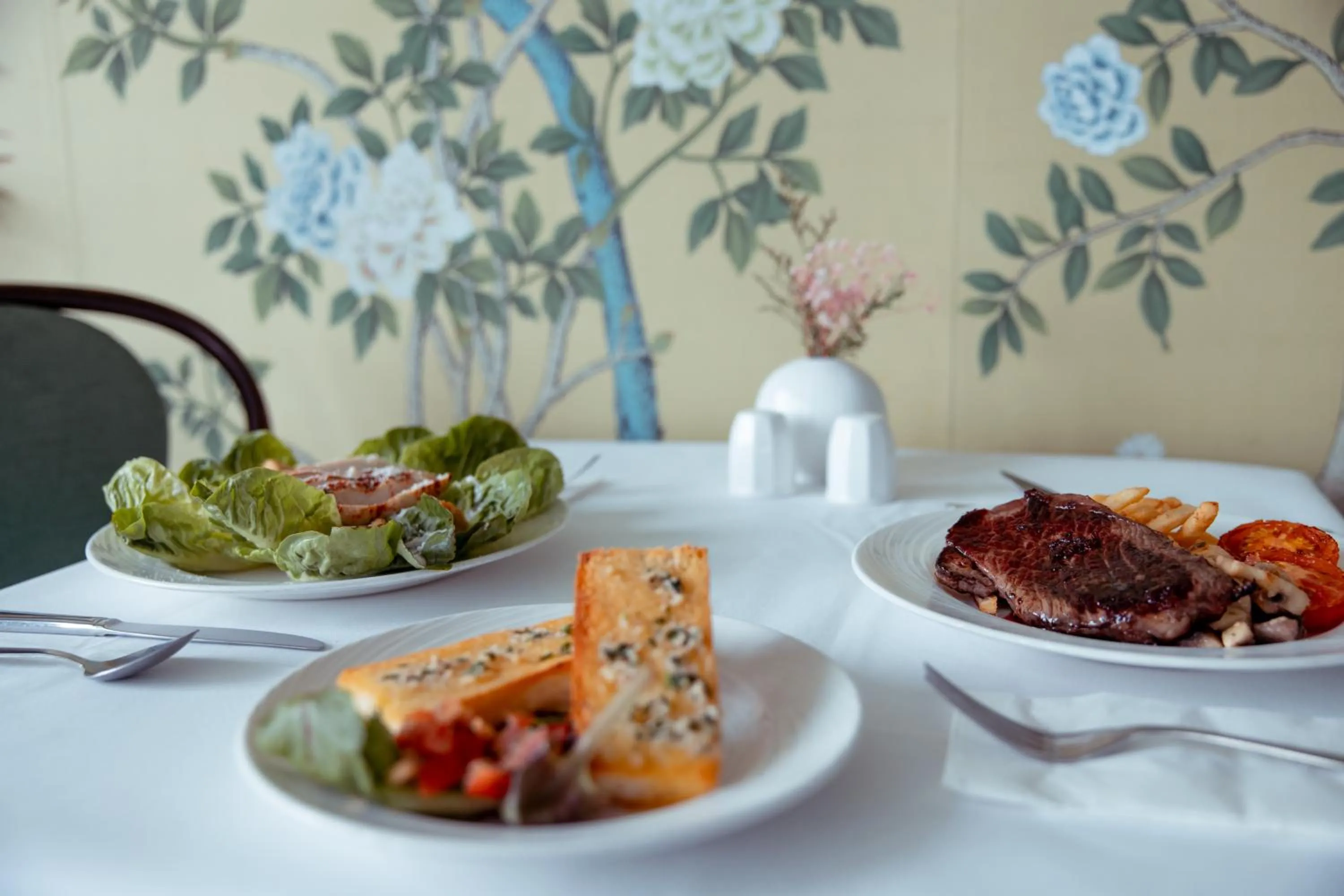 Restaurant/places to eat in The Chatsworth Hotel