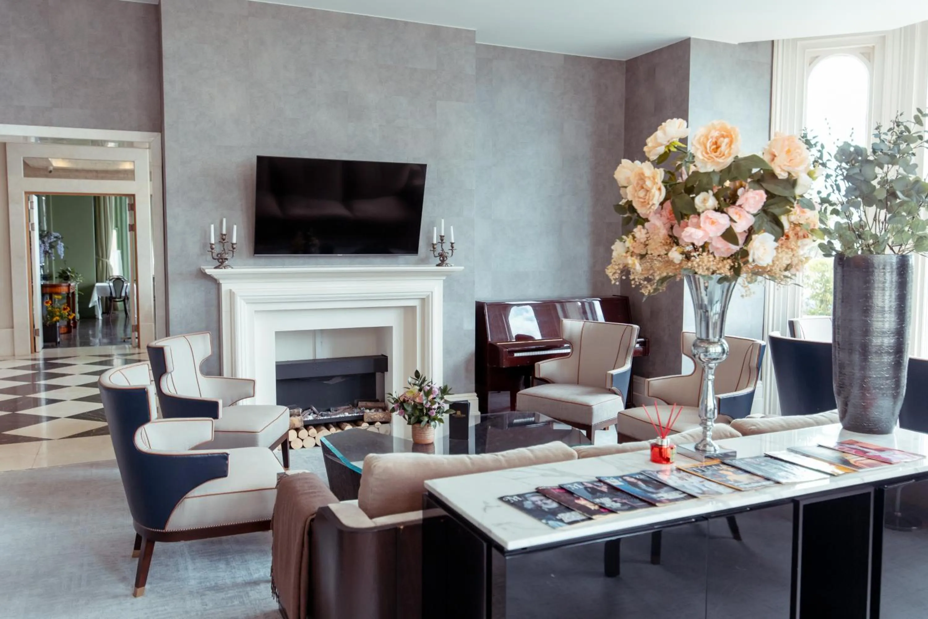 Lounge or bar in The Chatsworth Hotel