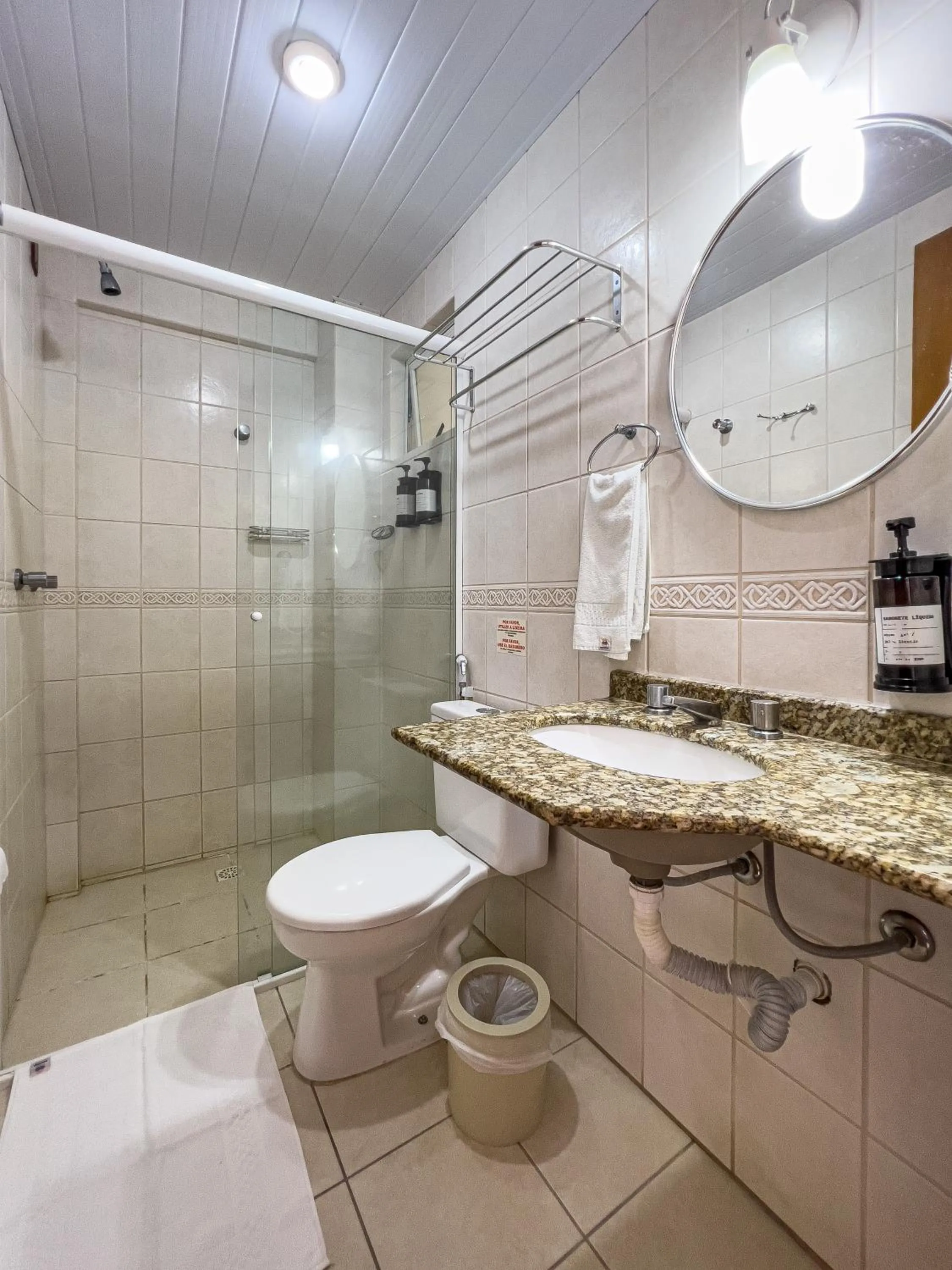 Shower in Pousada Garatéia