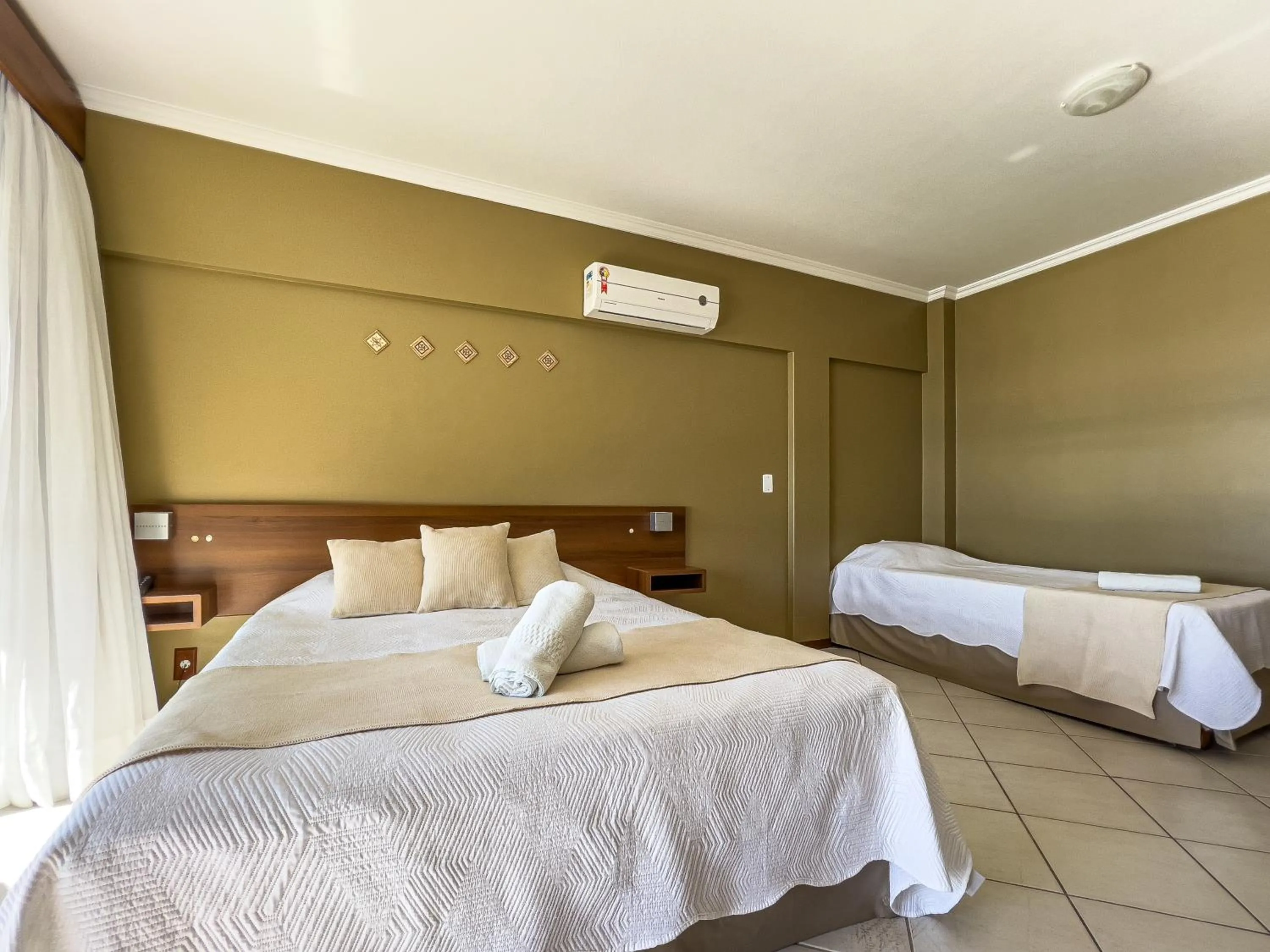 Photo of the whole room, Bed in Pousada Garatéia