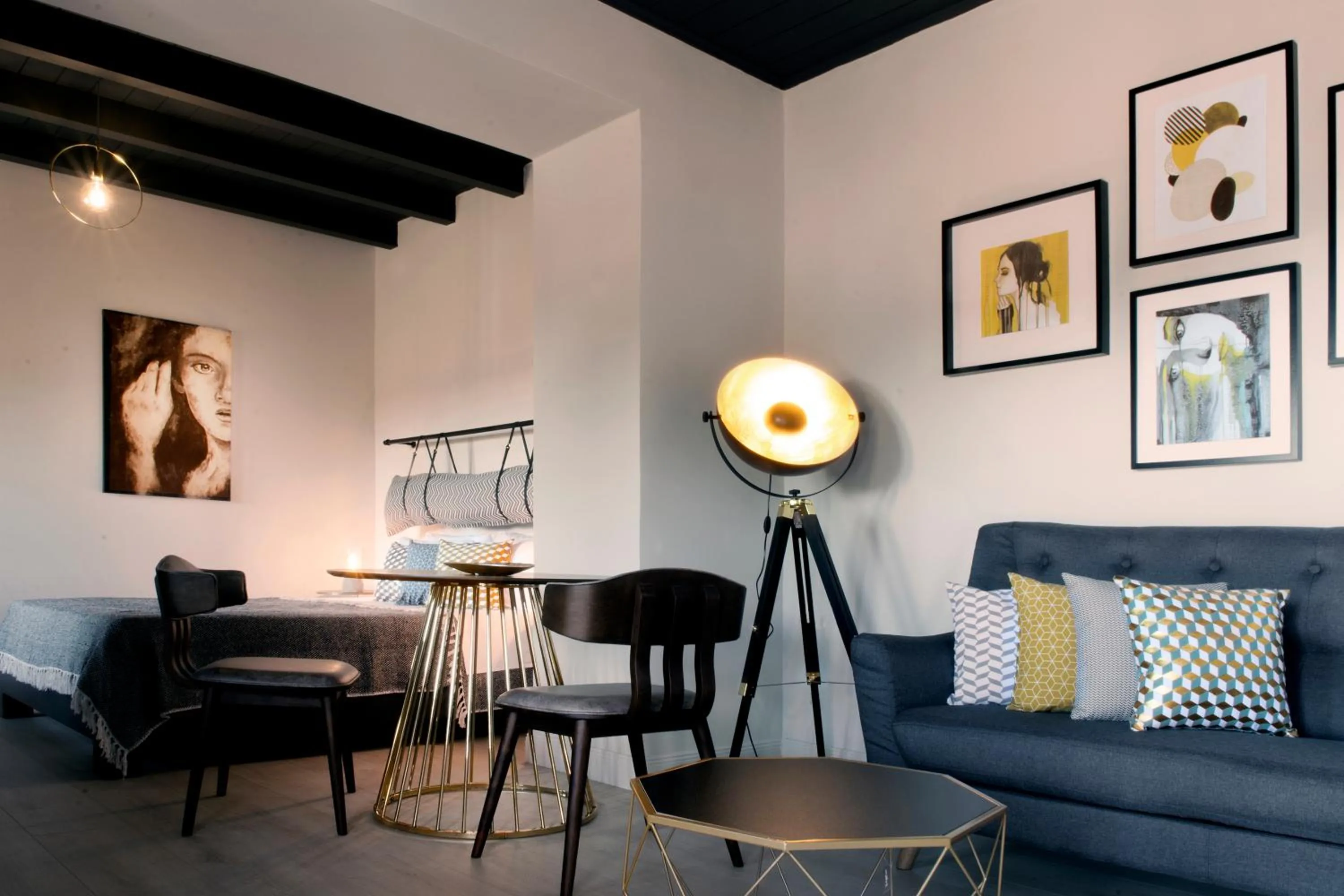 Photo of the whole room in Rocks Republic