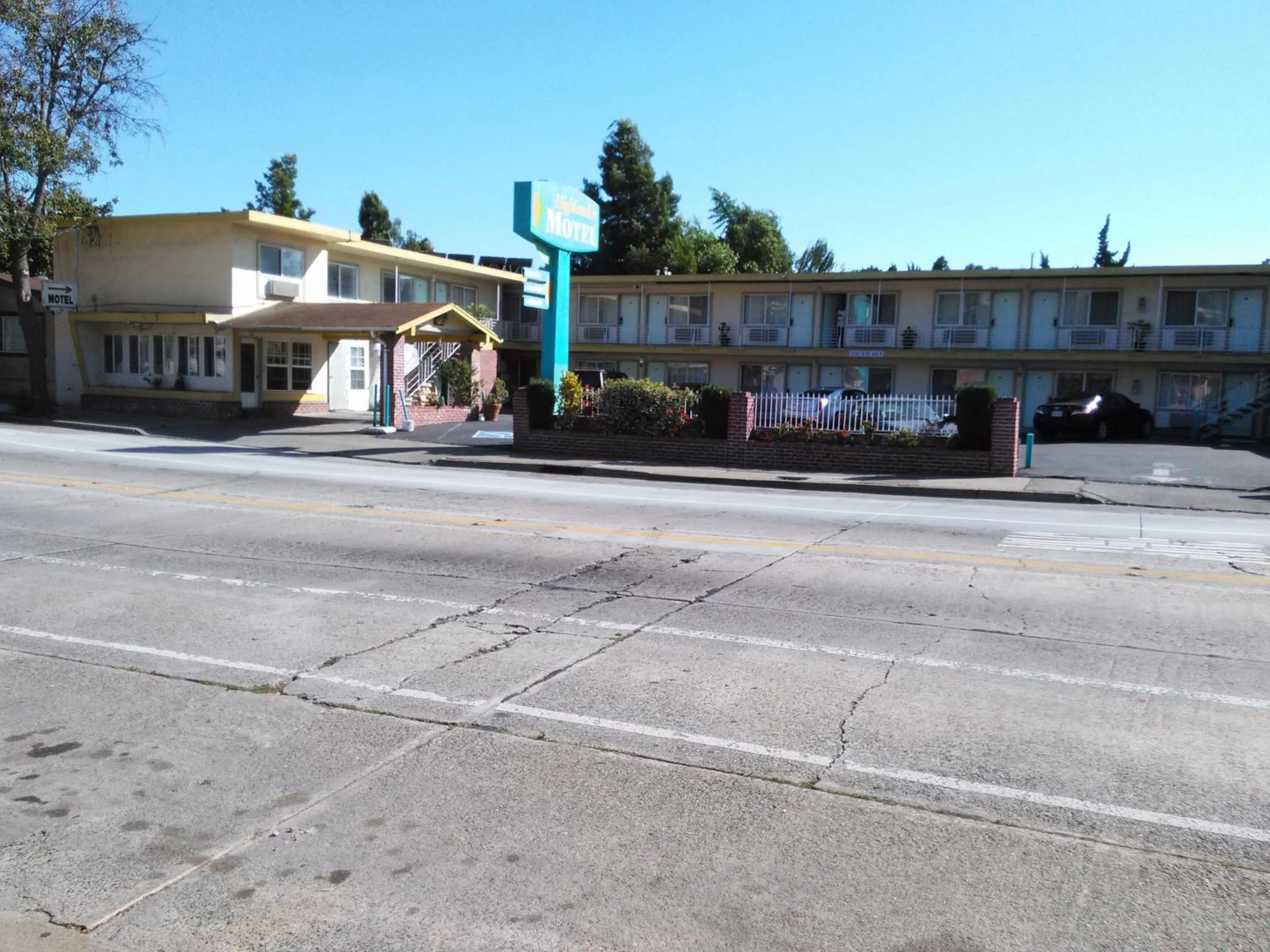 Property building in Highlander Motel