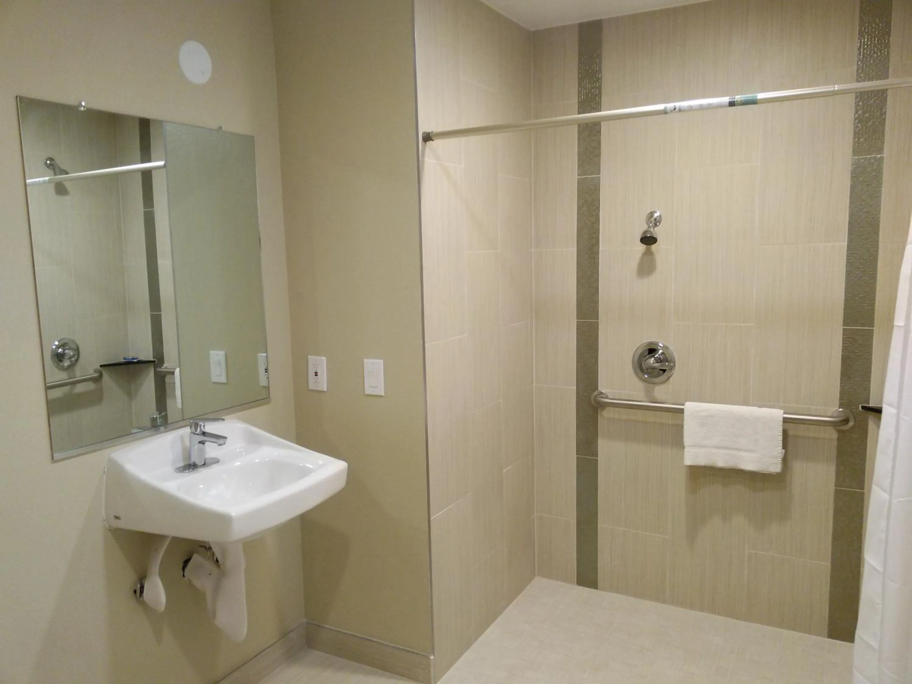 Bathroom in Highlander Motel