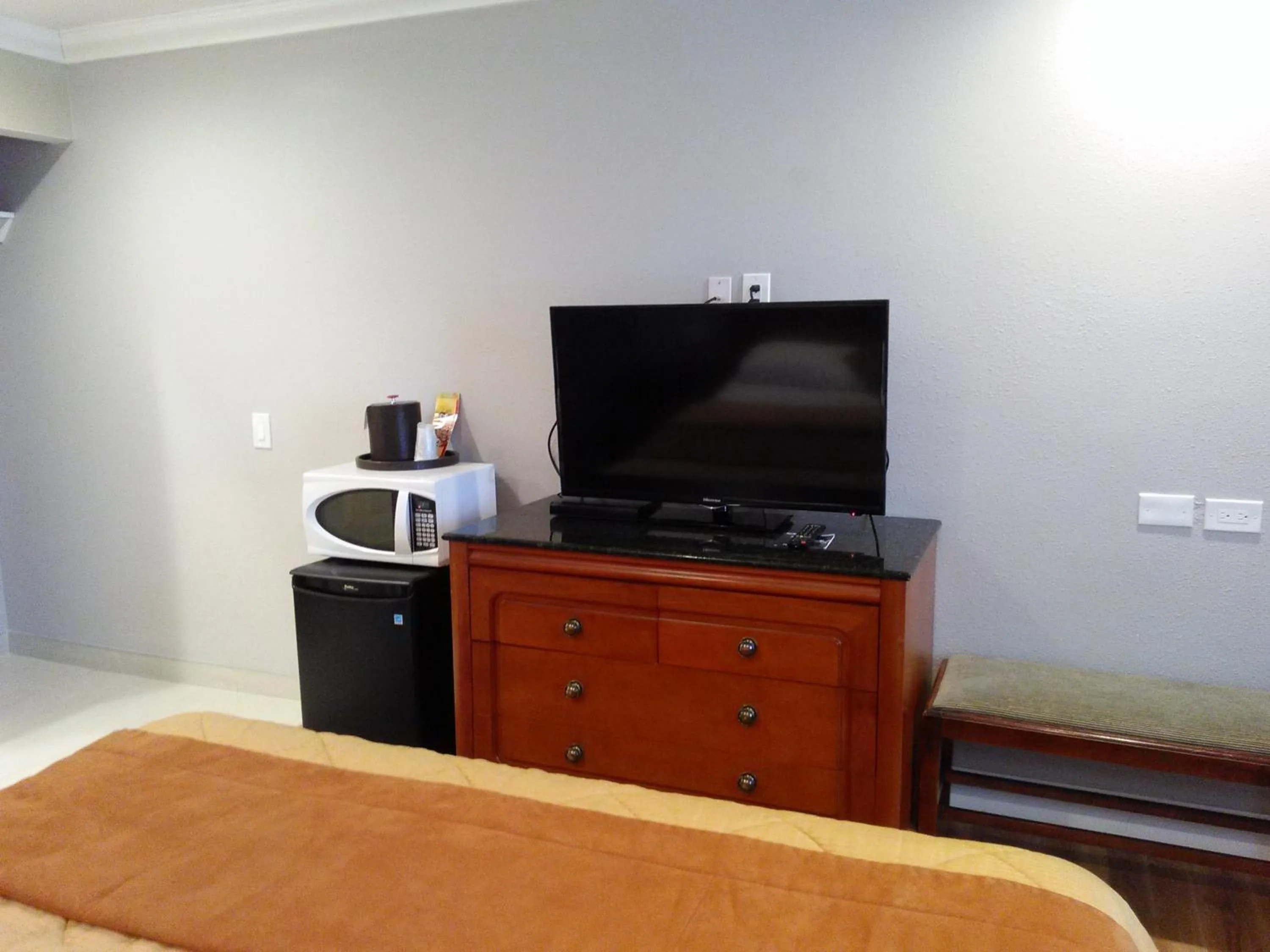TV and multimedia in Highlander Motel
