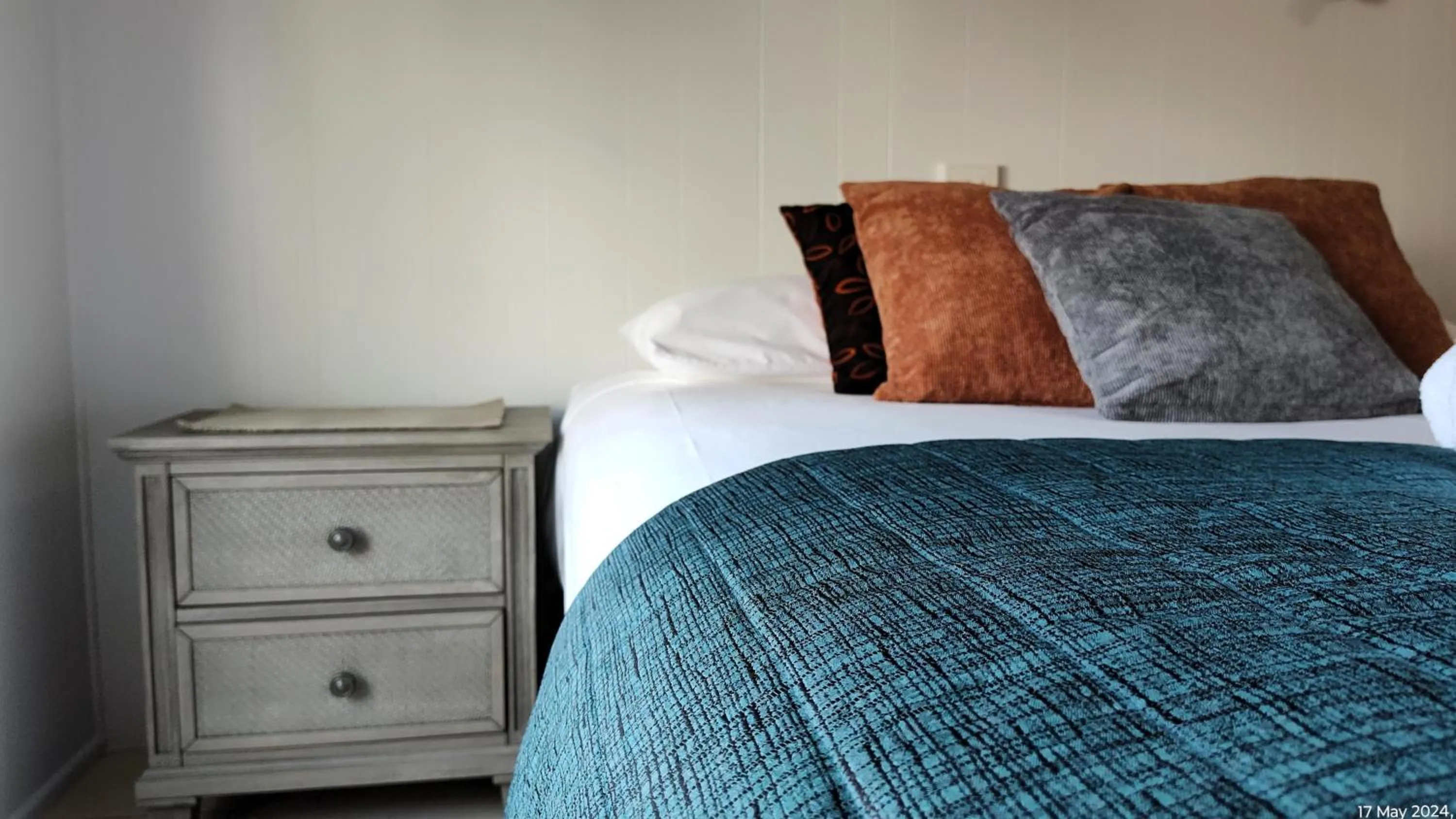 Bedroom, Bed in Pacific Palms Motor Inn