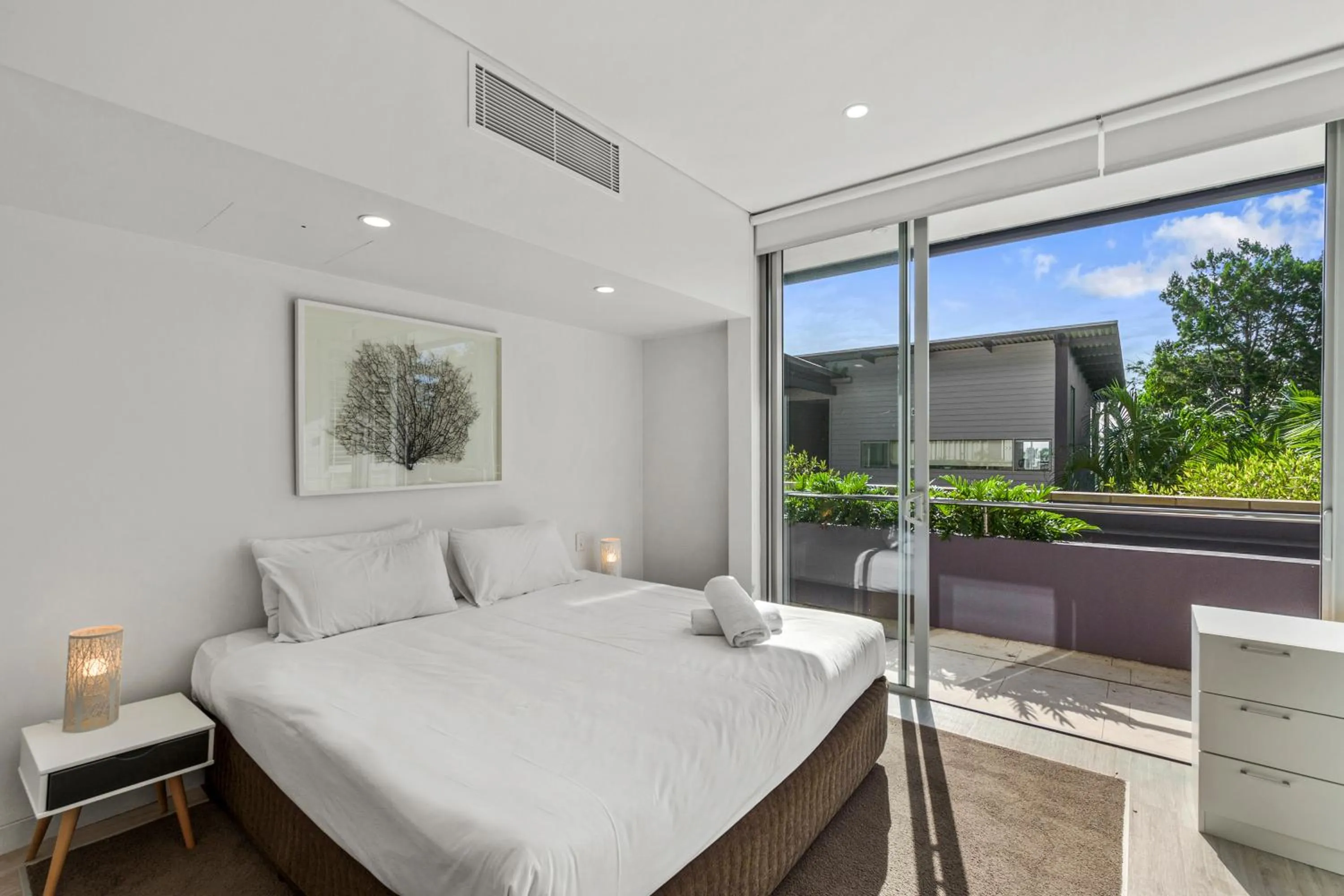 Photo of the whole room, Bed in The Rise Noosa