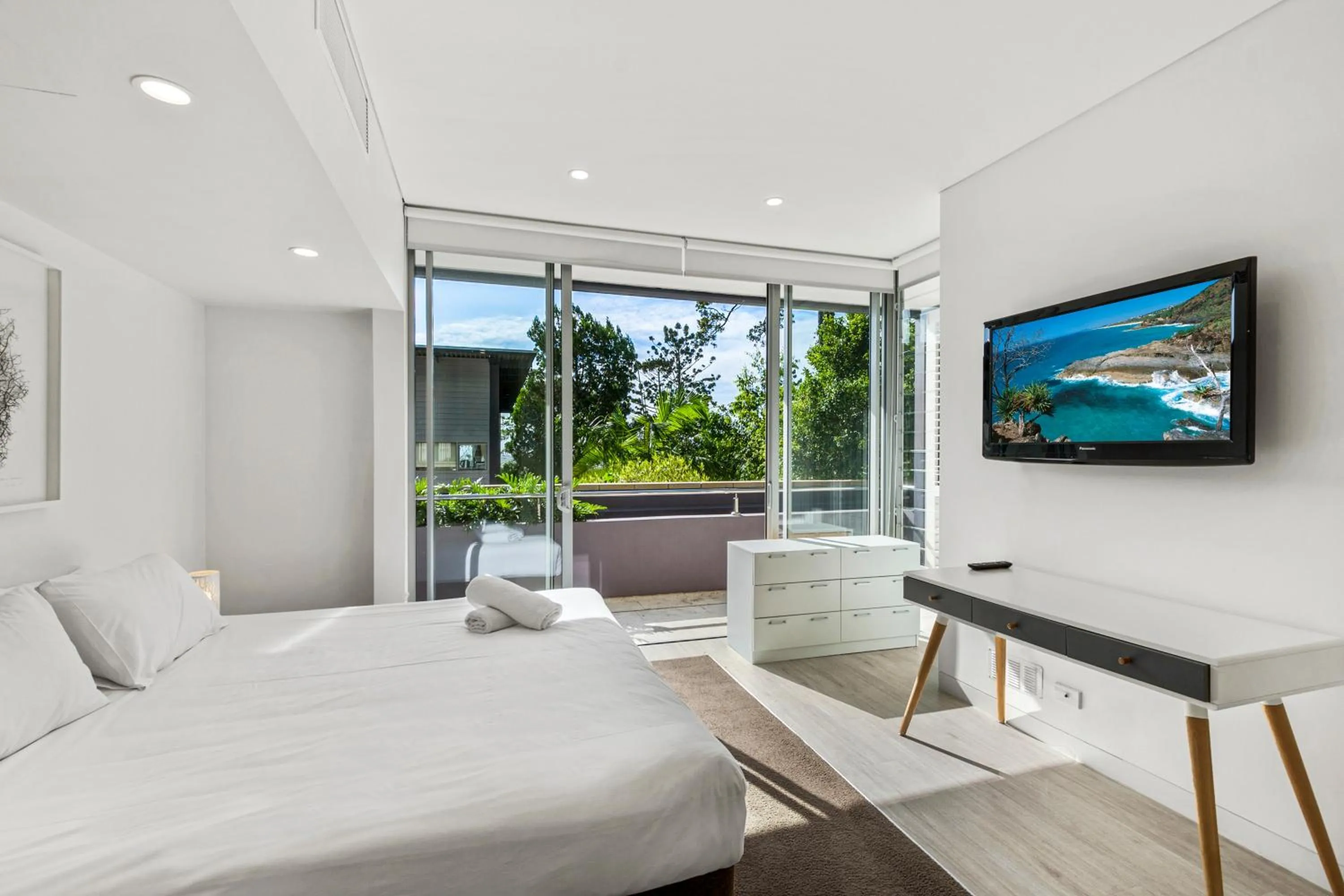Bedroom, Bed in The Rise Noosa