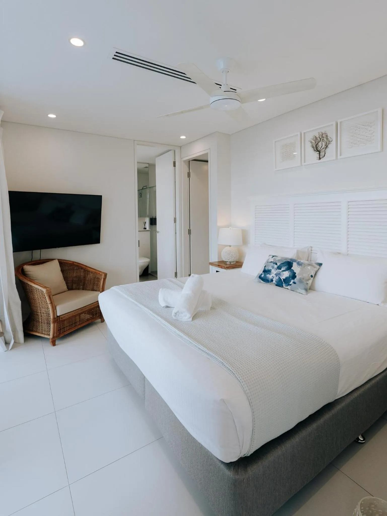 Bedroom, Bed in The Rise Noosa