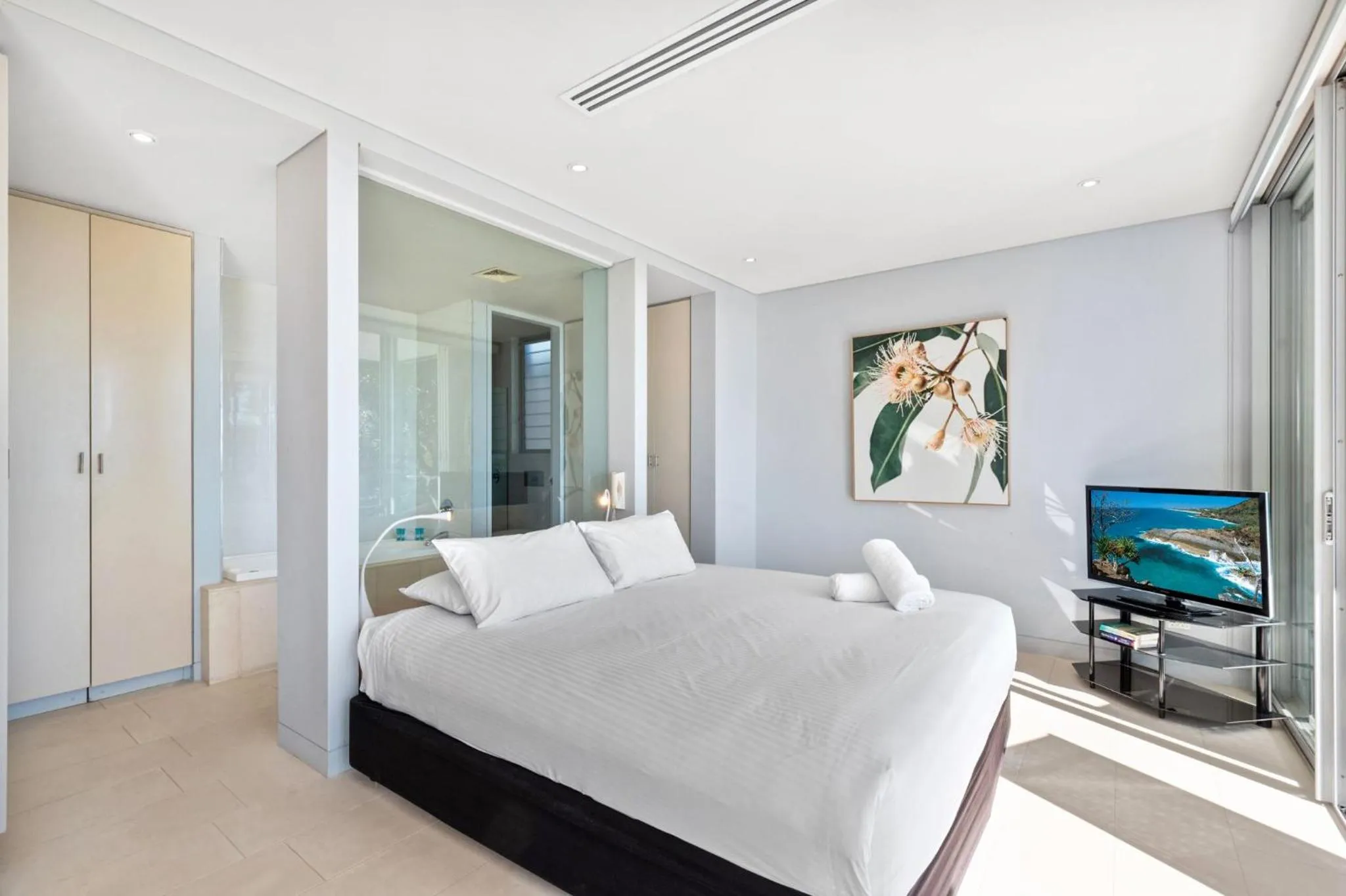 Bedroom, Bed in The Rise Noosa