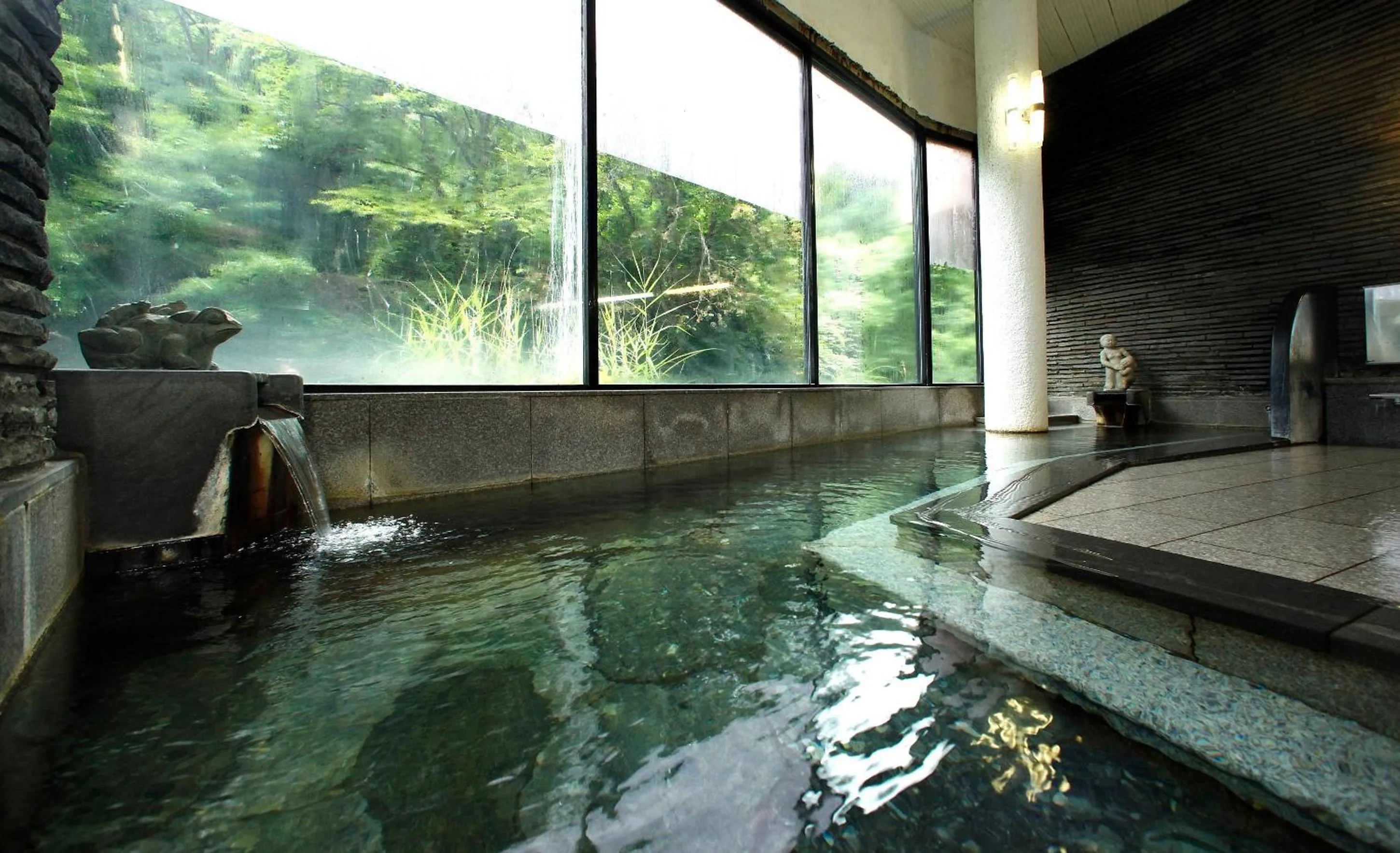 Swimming pool in Takaragawa Onsen Ousenkaku