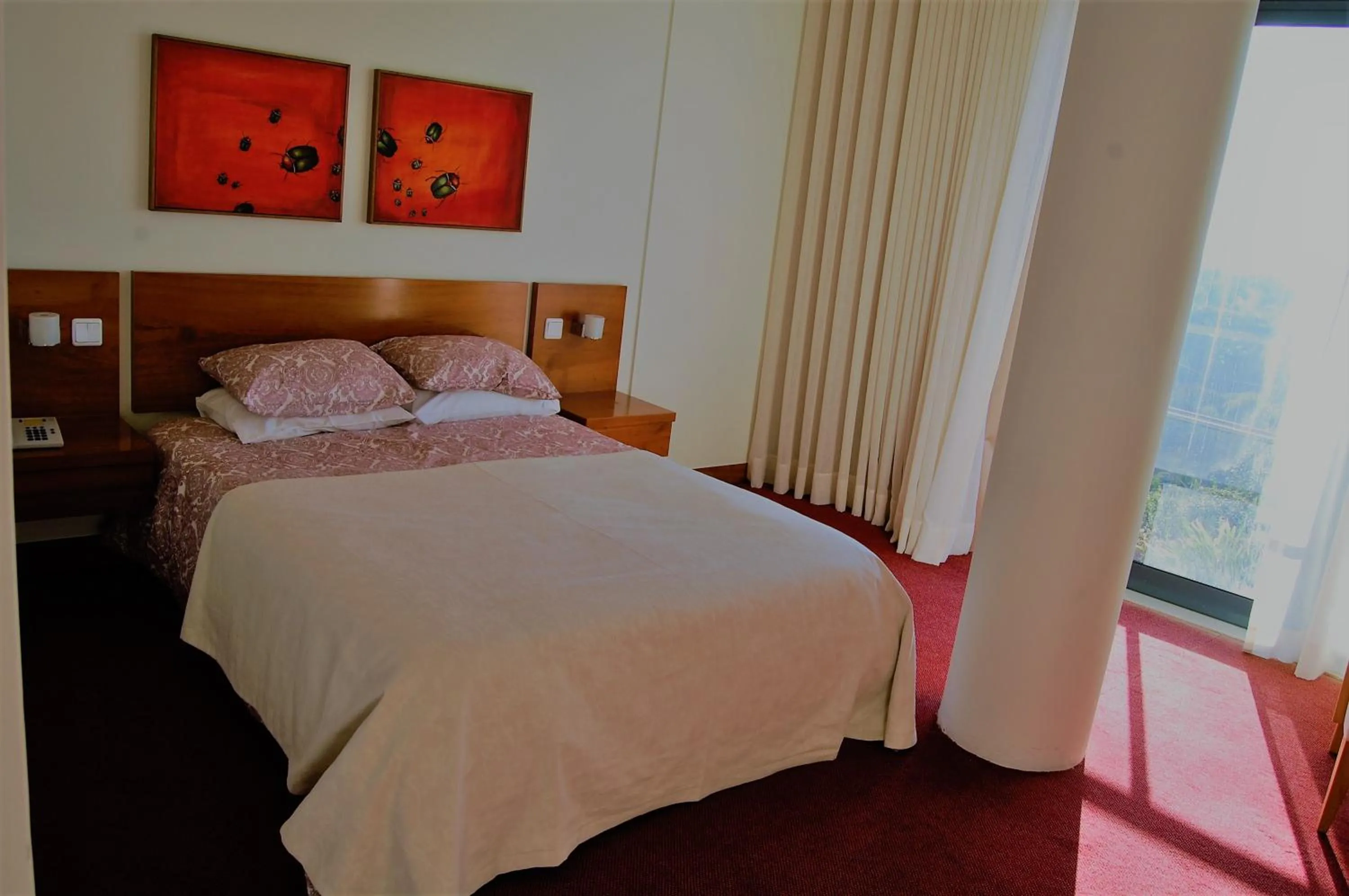 Lake view, Bed in Quinta do Louredo Hotel