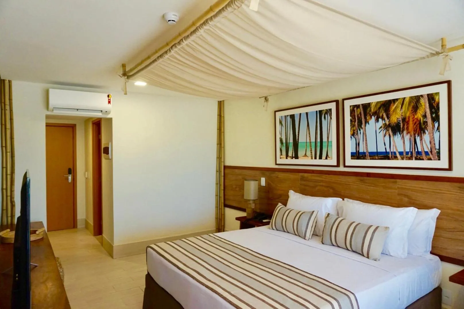 Bedroom, Bed in Samoa Beach Resort