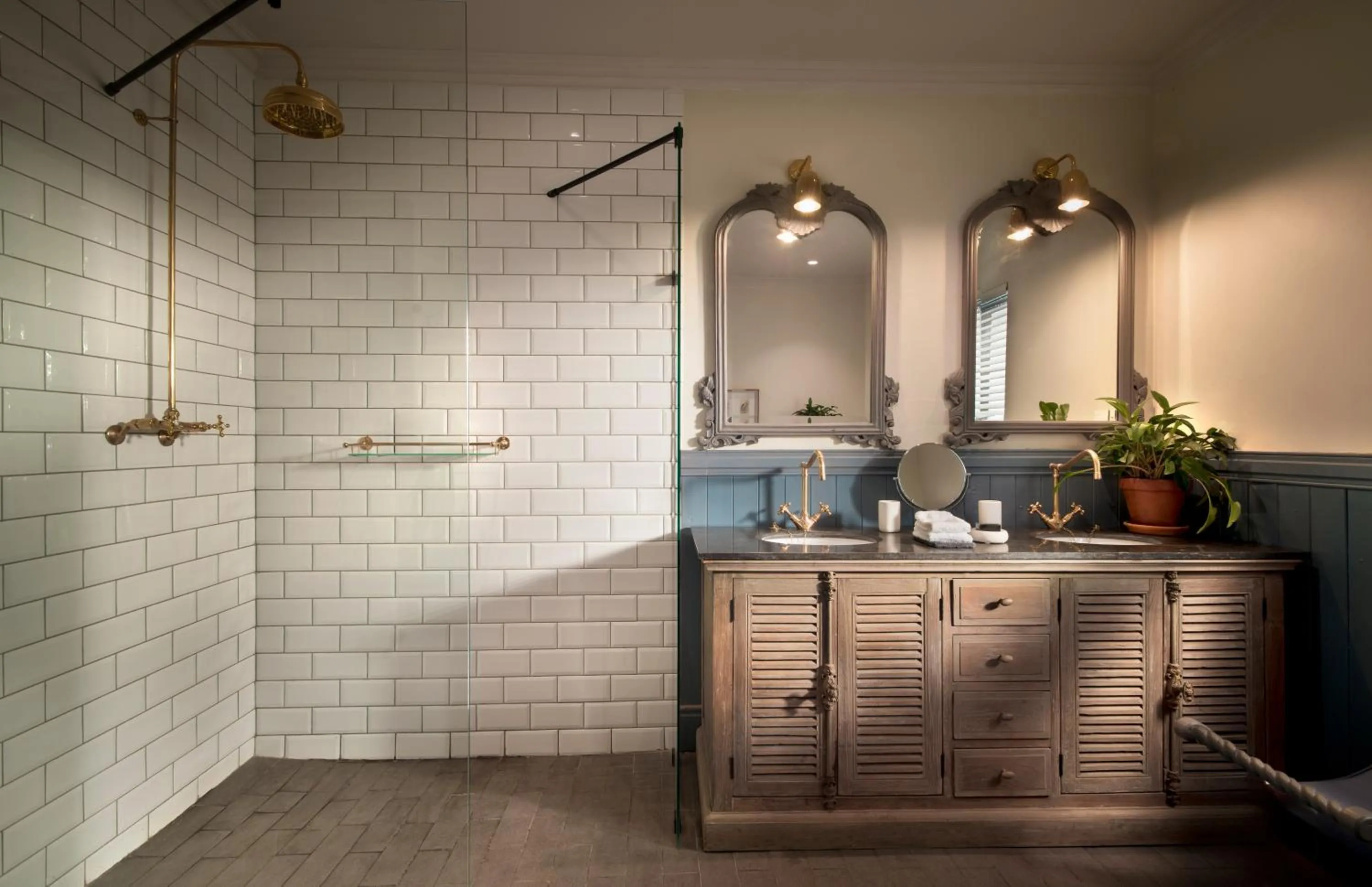 Shower in Anantara Stanley & Livingstone Victoria Falls Hotel