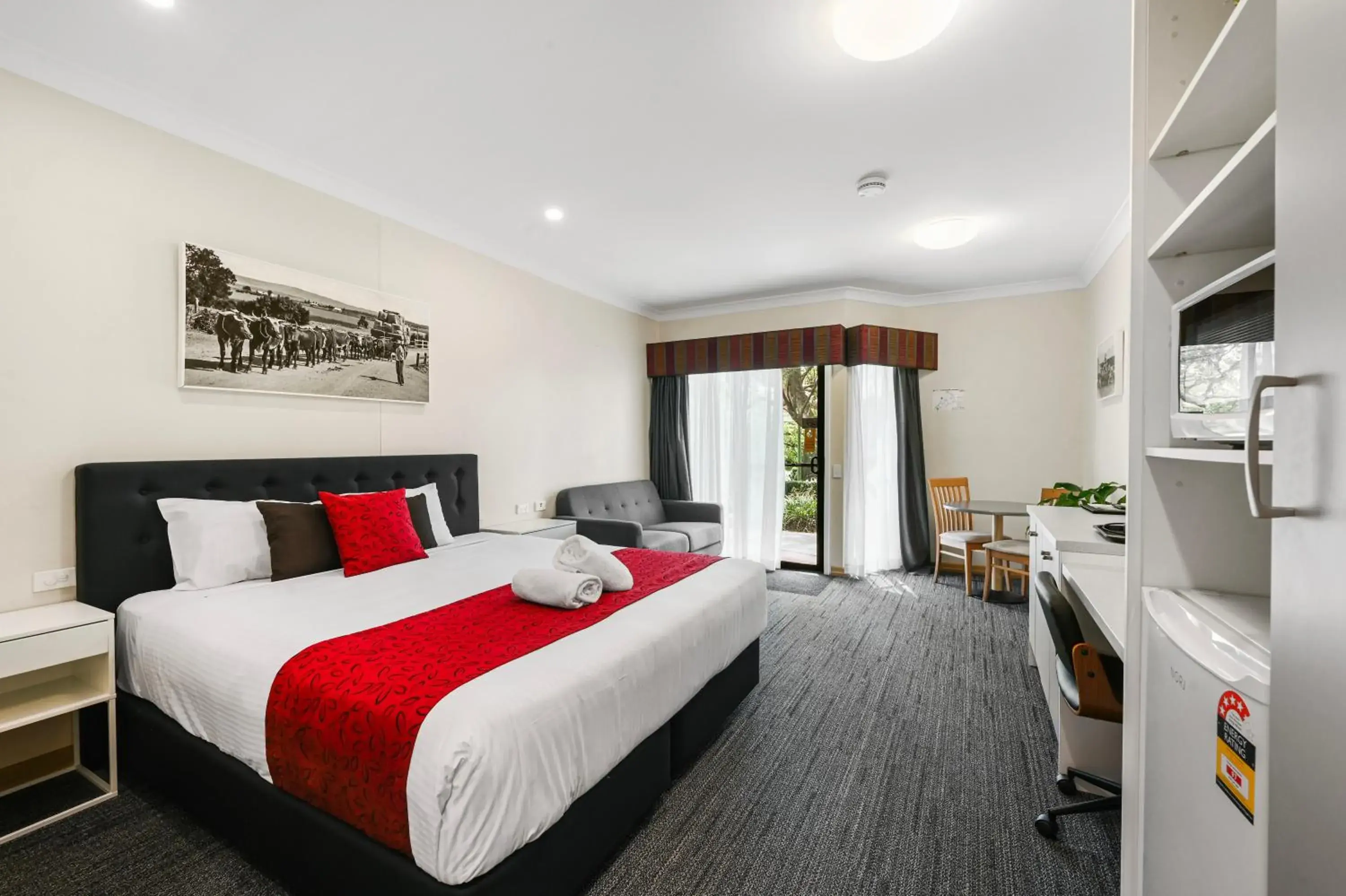 King Room with Spa Bath in Eastgate on the Range Motel King Room with Spa Bath in Eastgate on the Range Motel