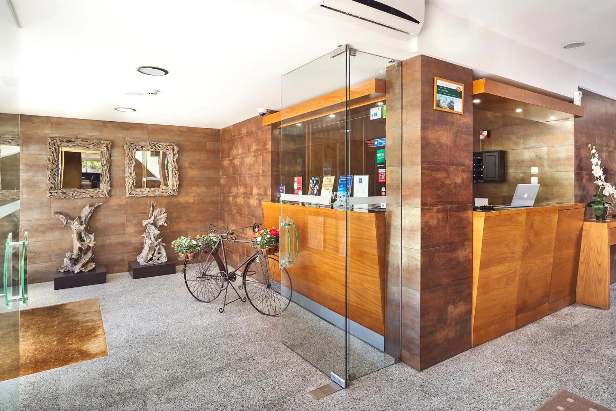 Lobby or reception in Hotel Castrum Villae by Walk Hotels