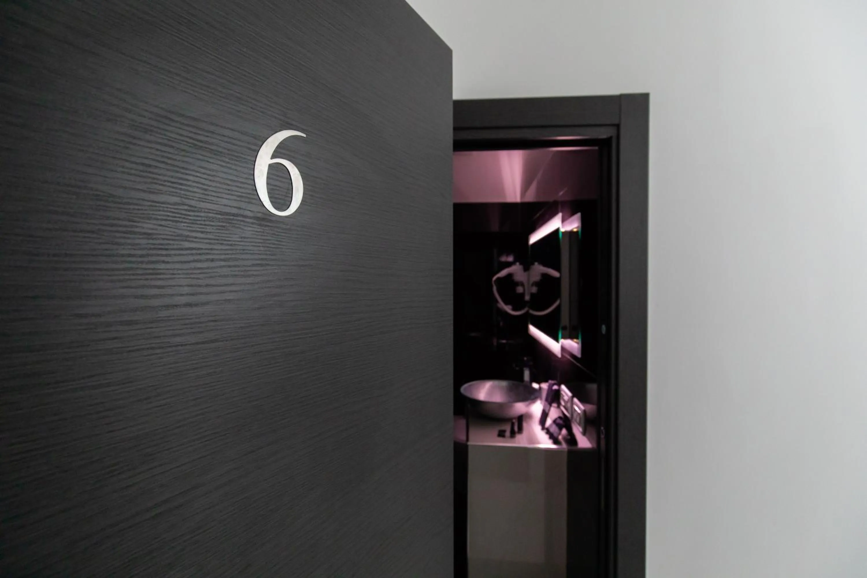 Hot Tub in Tiffany & Babylon Luxury Stay