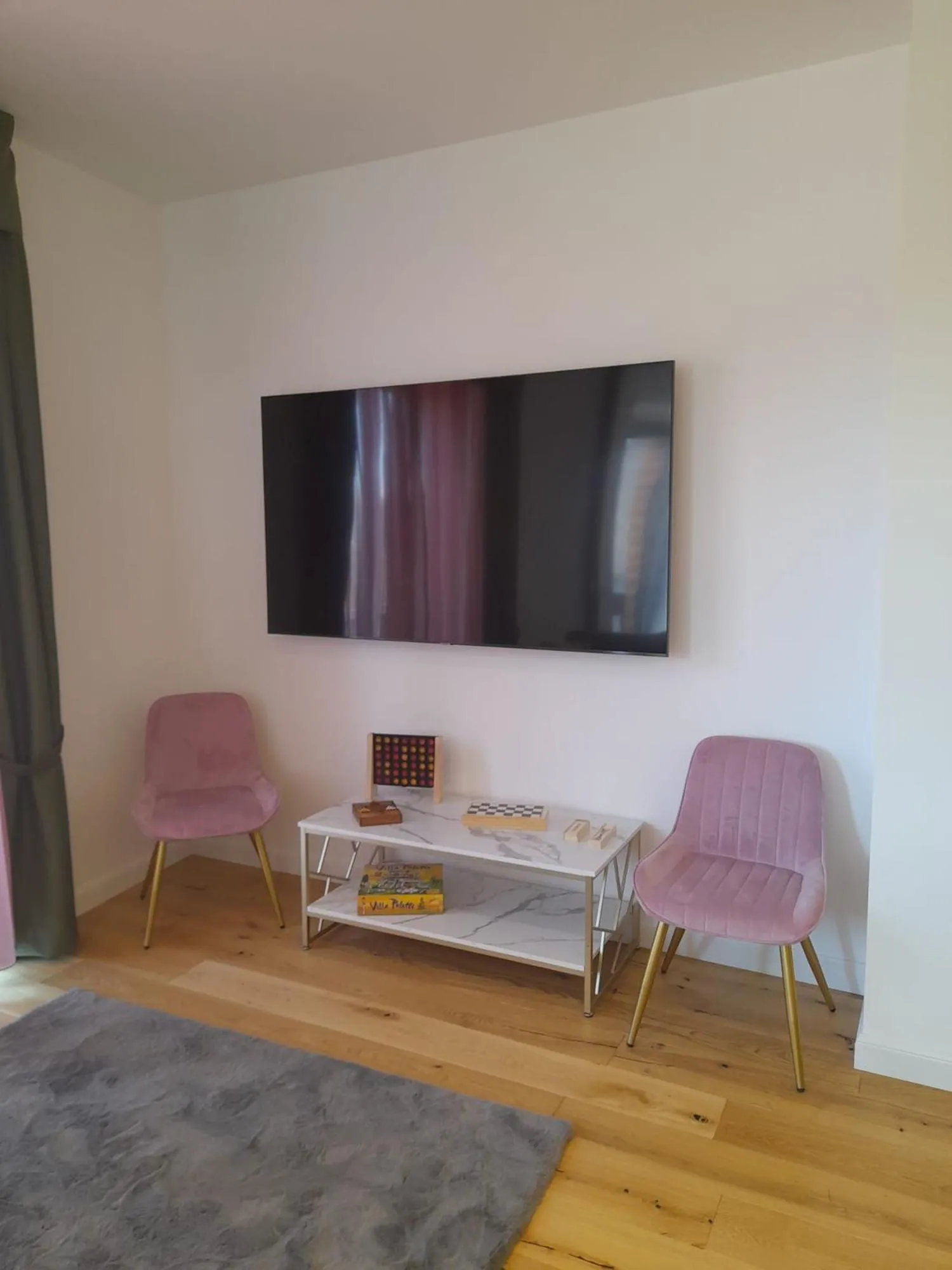 TV and multimedia in Tiffany & Babylon Luxury Stay