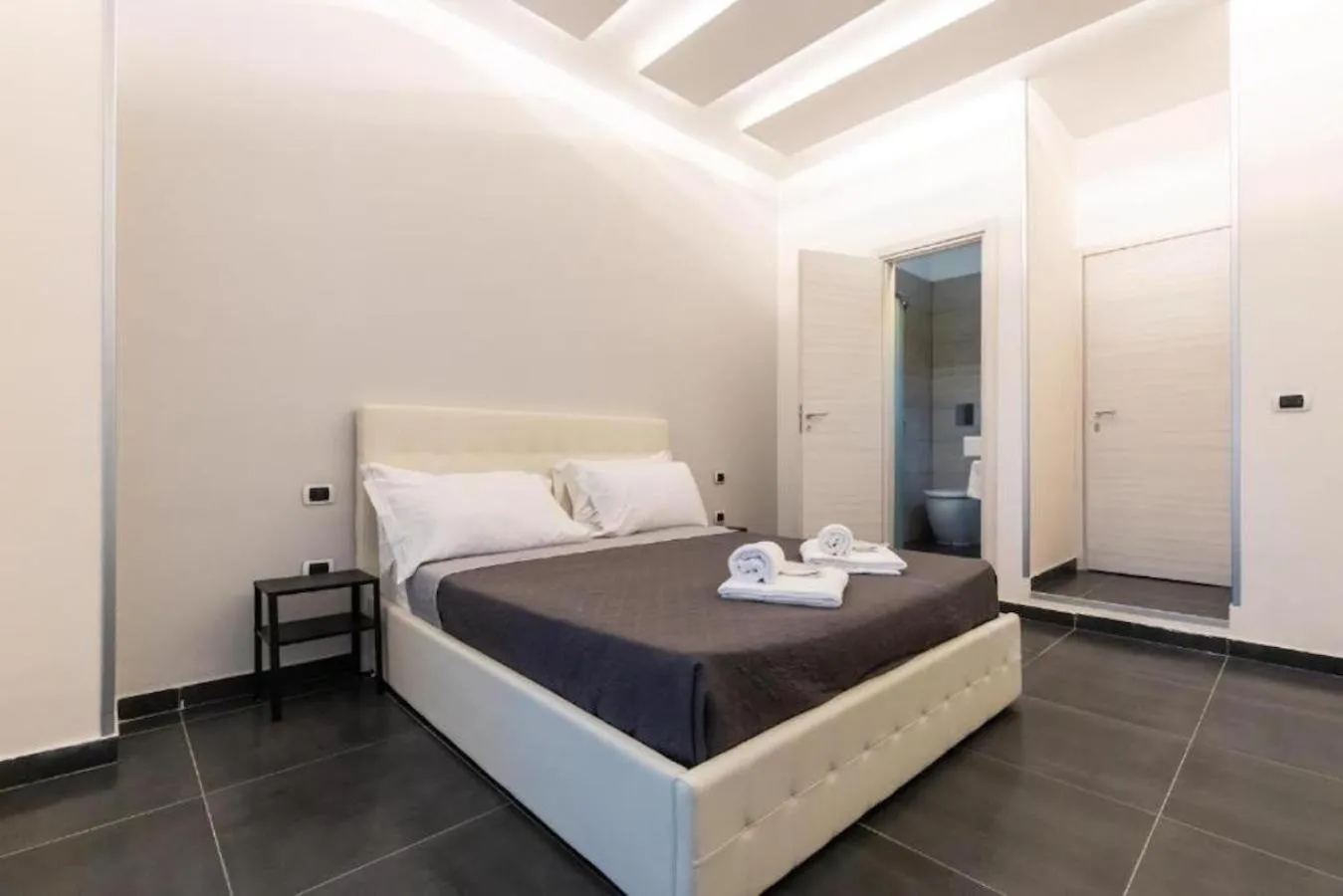 Bedroom, Bed in Tiffany & Babylon Luxury Stay