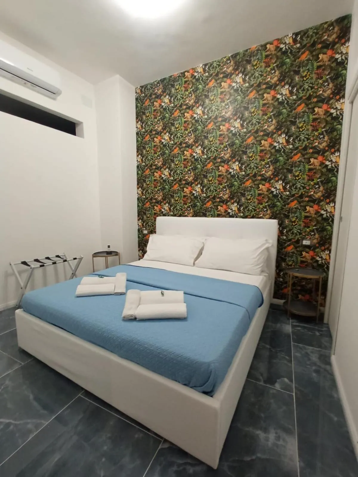 Bed in Tiffany & Babylon Luxury Stay