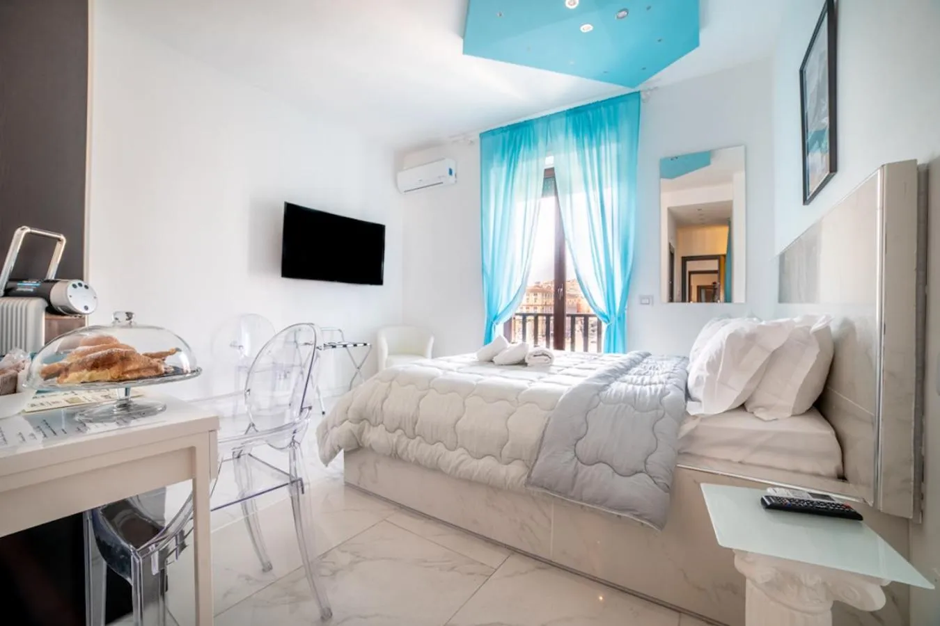 Photo of the whole room, Bed in Tiffany & Babylon Luxury Stay