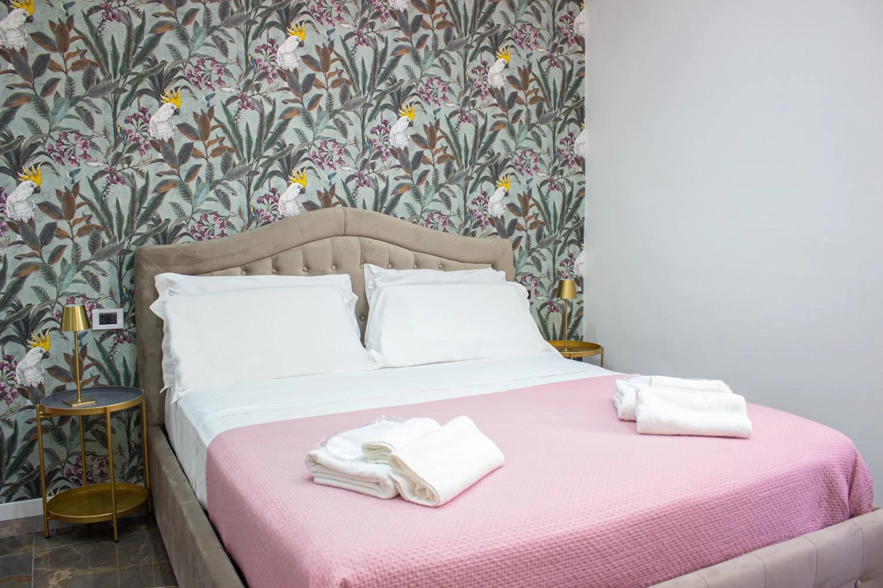 Bed in Tiffany & Babylon Luxury Stay