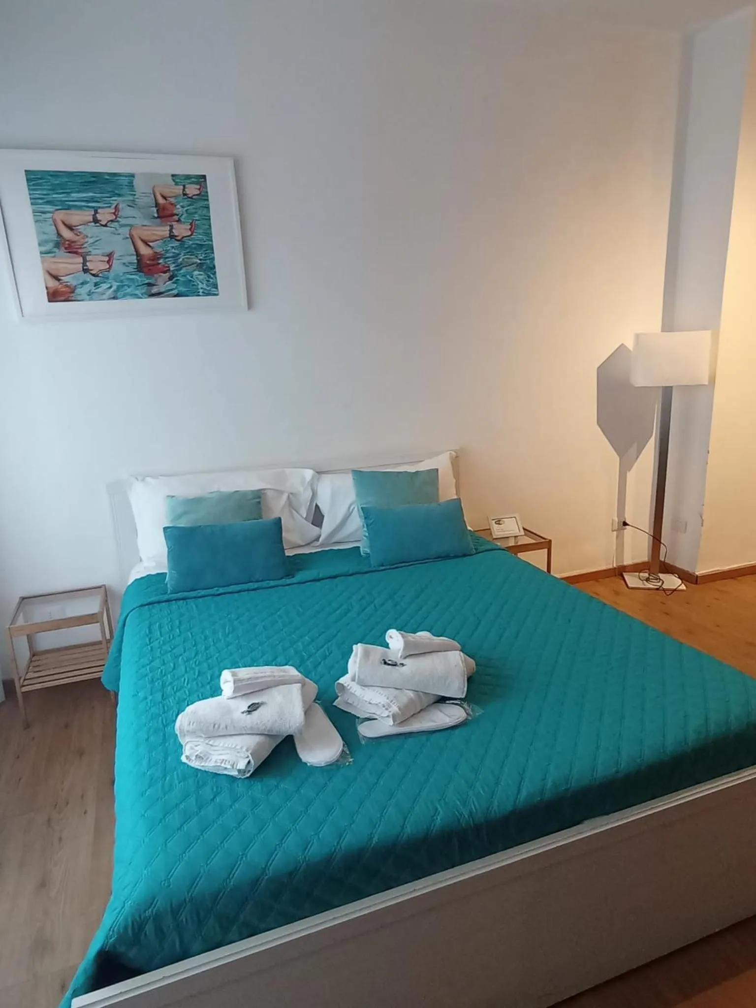 Bed in Tiffany & Babylon Luxury Stay