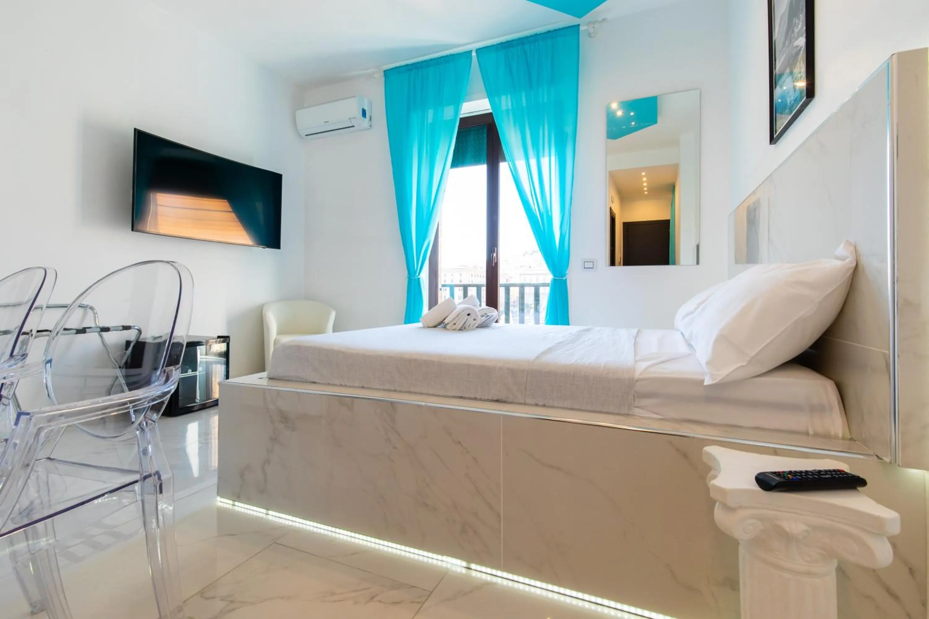 Bedroom, Bed in Tiffany & Babylon Luxury Stay