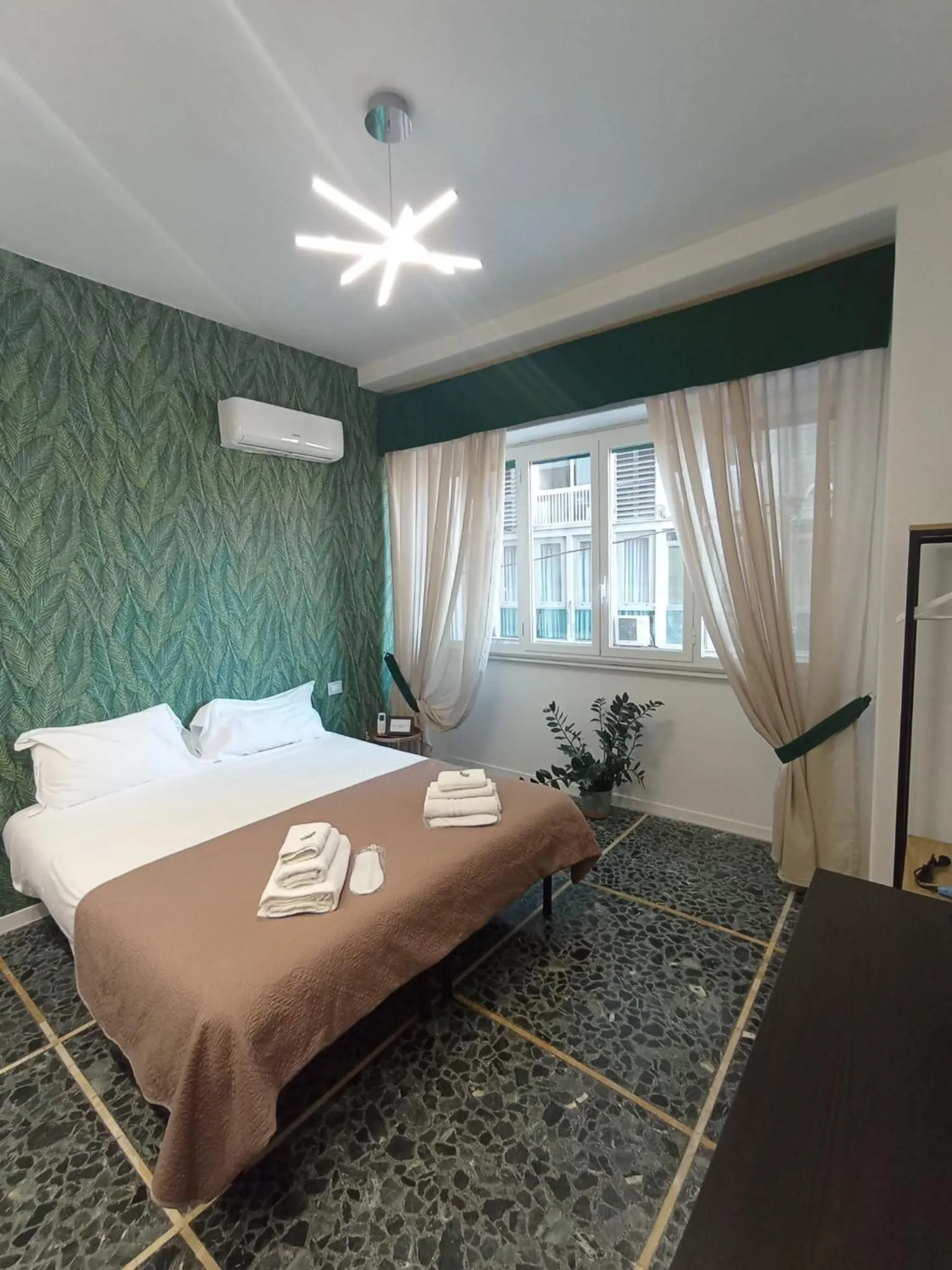 Photo of the whole room, Bed in Tiffany & Babylon Luxury Stay