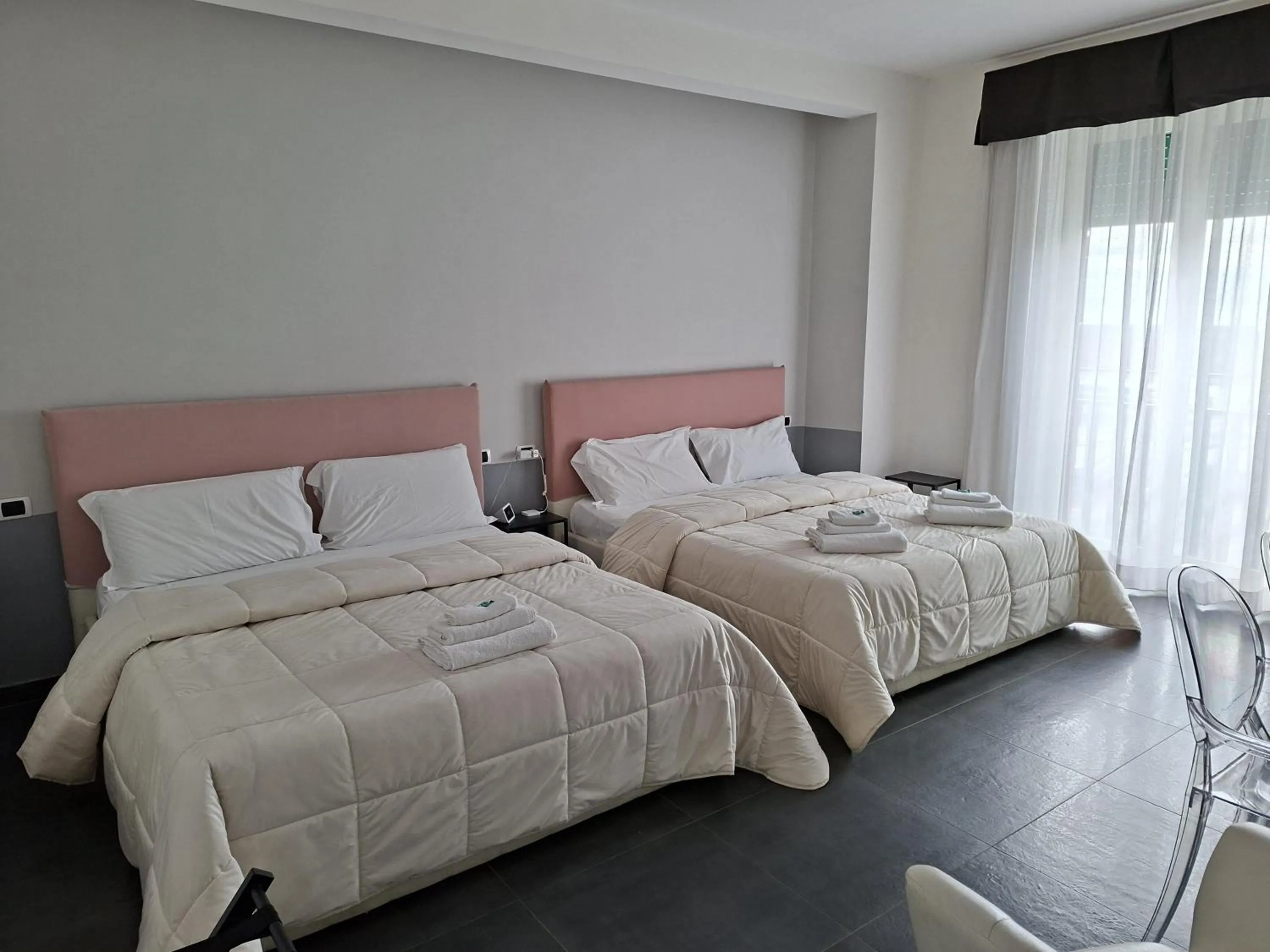 Bed in Tiffany & Babylon Luxury Stay