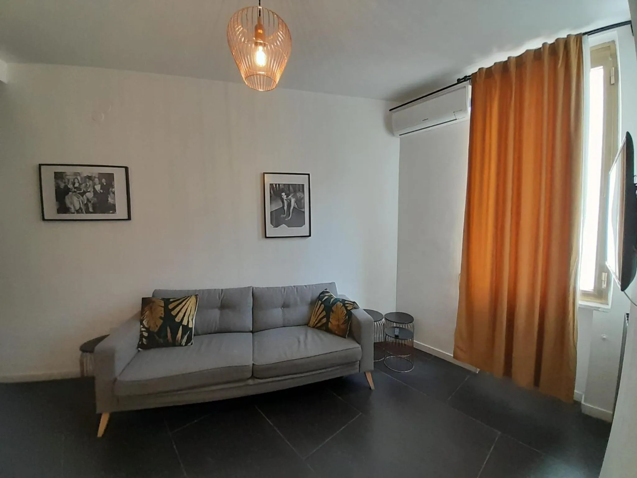 Communal lounge/ TV room in Tiffany & Babylon Luxury Stay