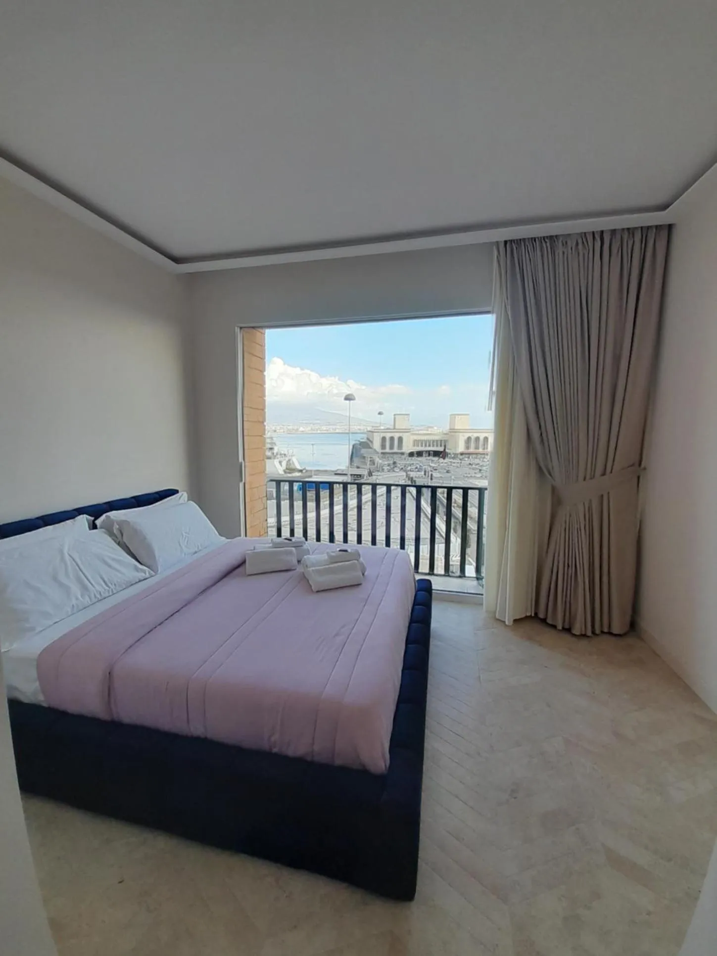 Bed in Tiffany & Babylon Luxury Stay