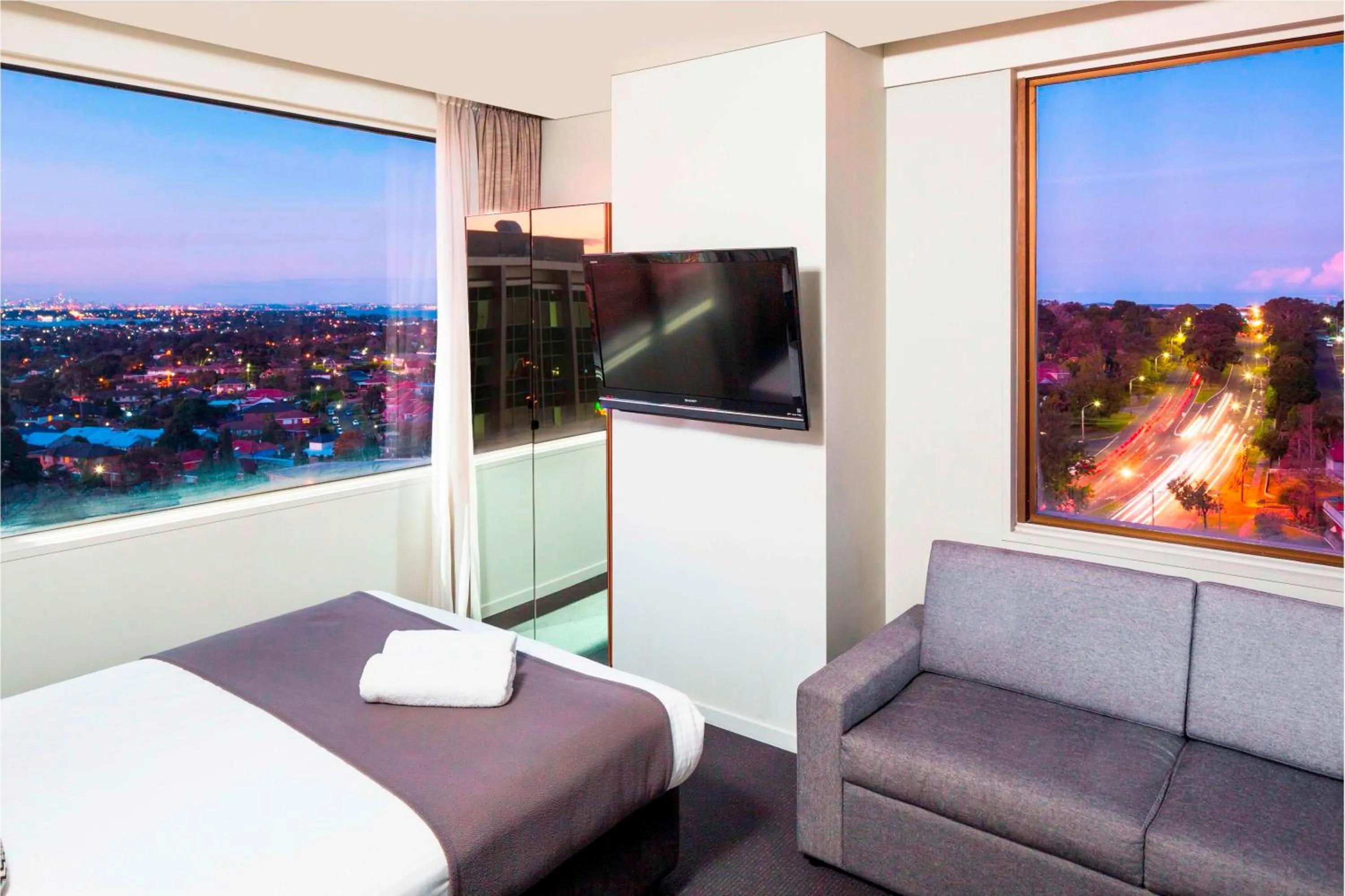 View (from property/room), Bed in Metro Hotel Miranda