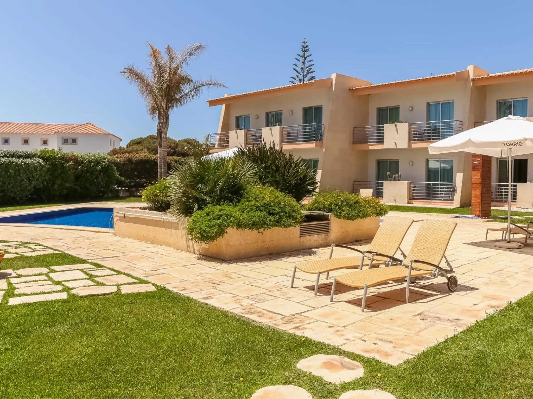 Swimming pool in Pontalaia Apartamentos Turísticos