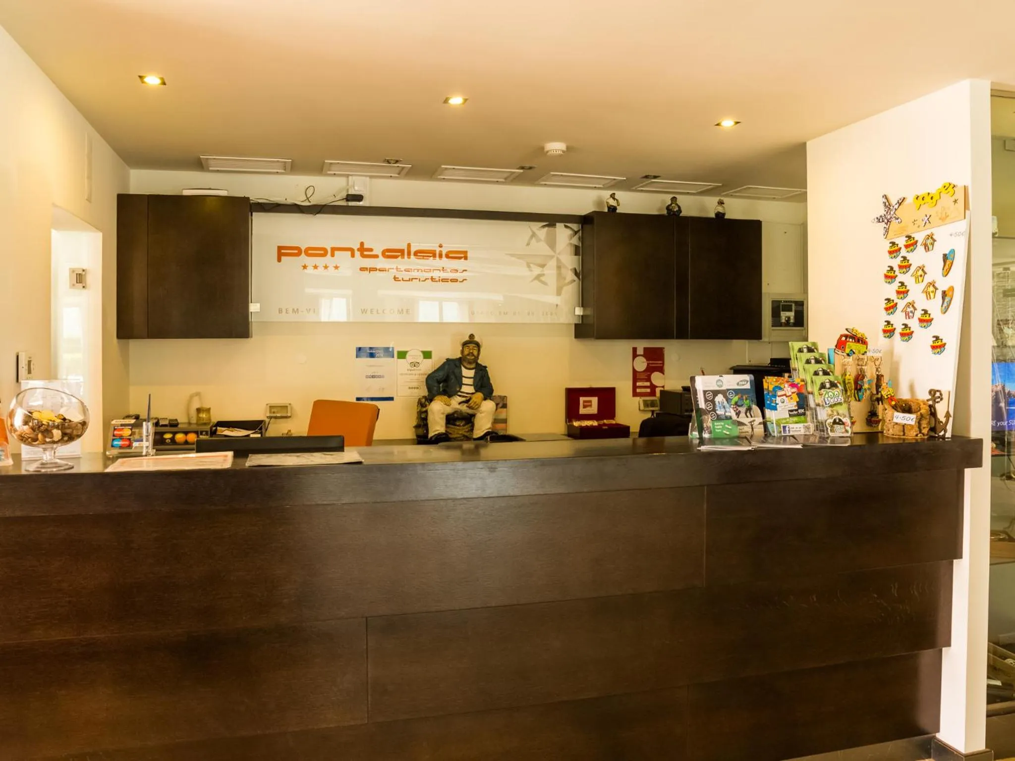 Lobby or reception in Pontalaia Apartamentos Turísticos