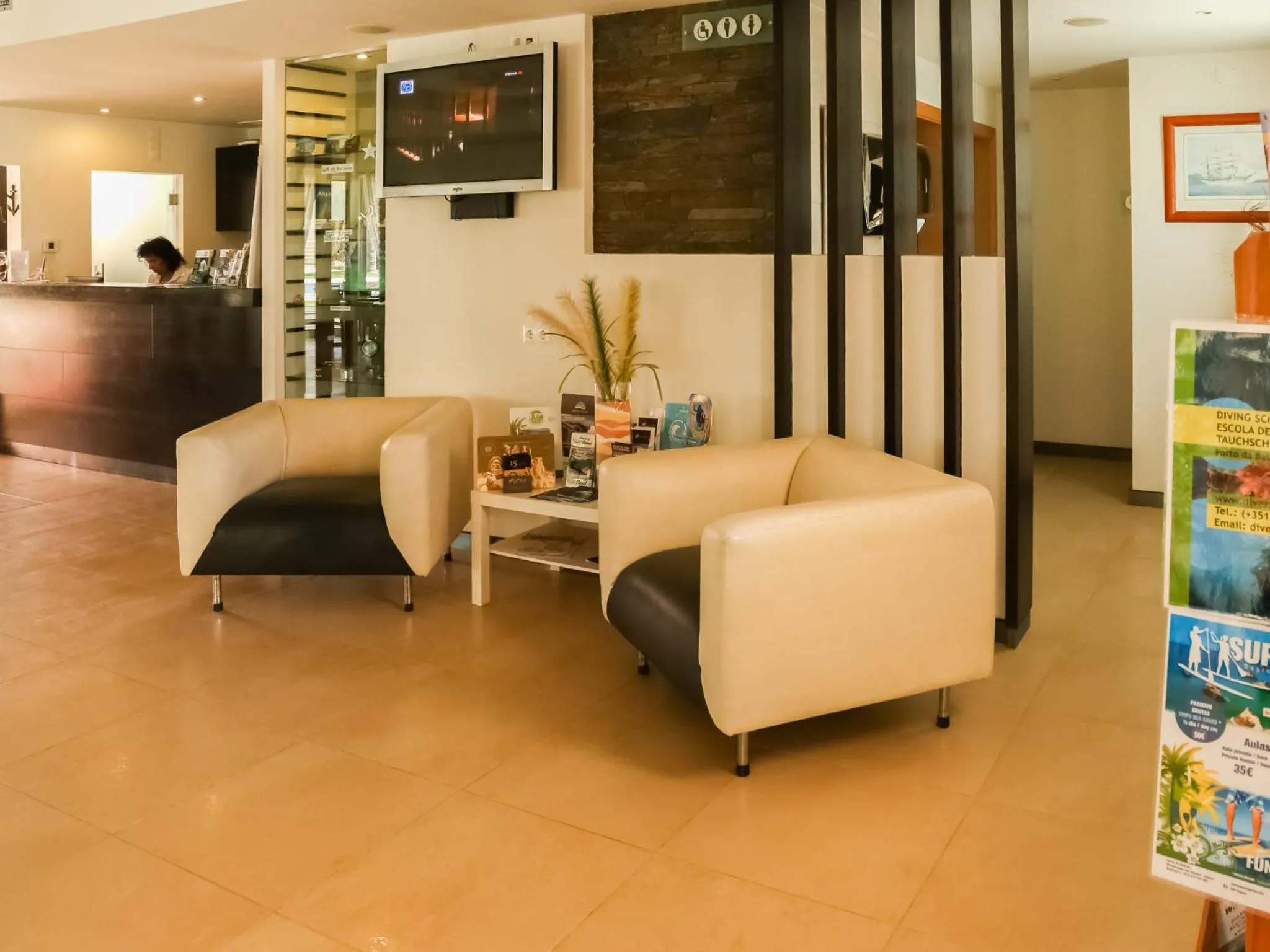 Communal lounge/ TV room in Pontalaia Apartamentos Turísticos