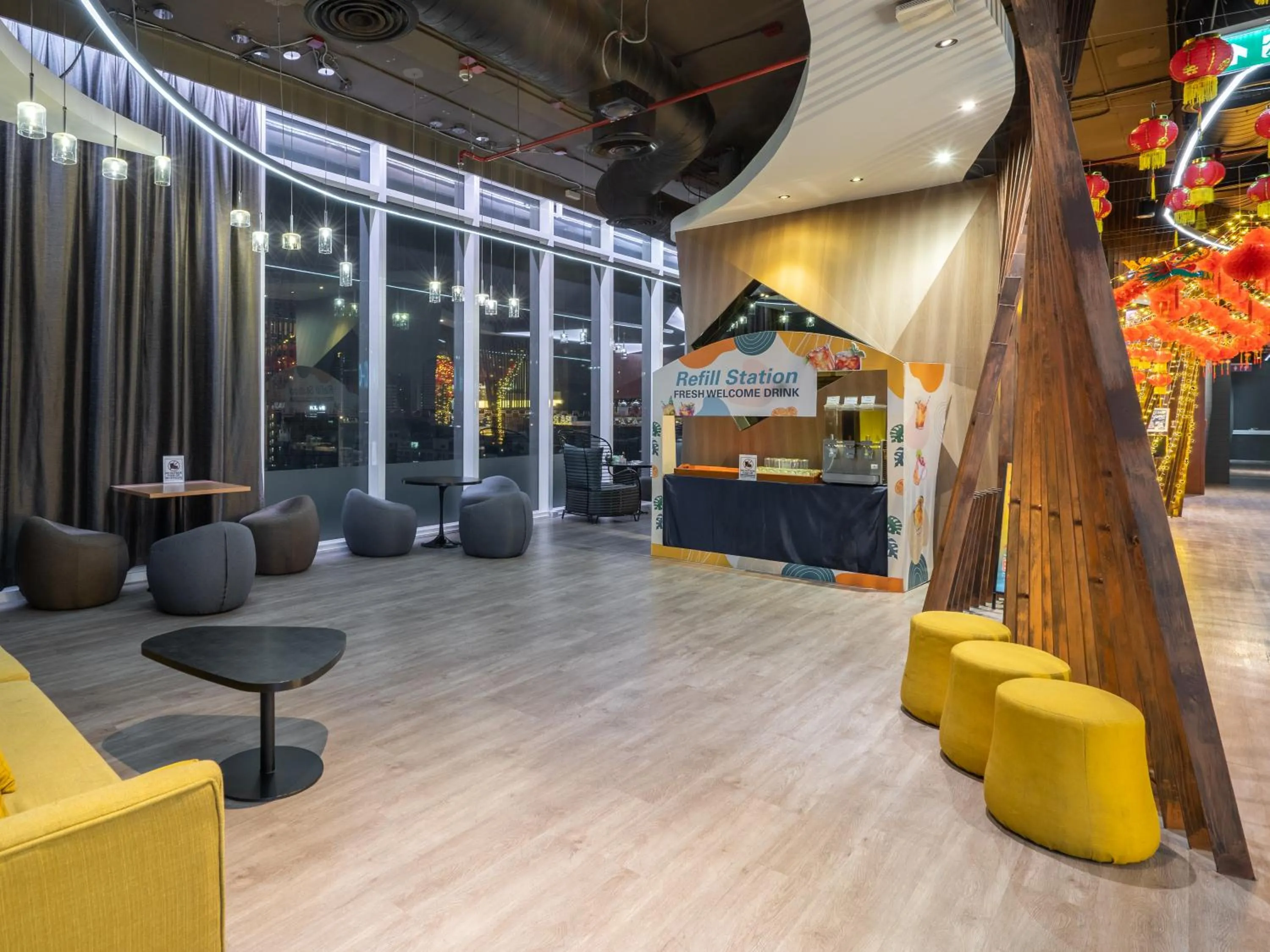 Restaurant/places to eat in VELA Dhi GLOW Pratunam