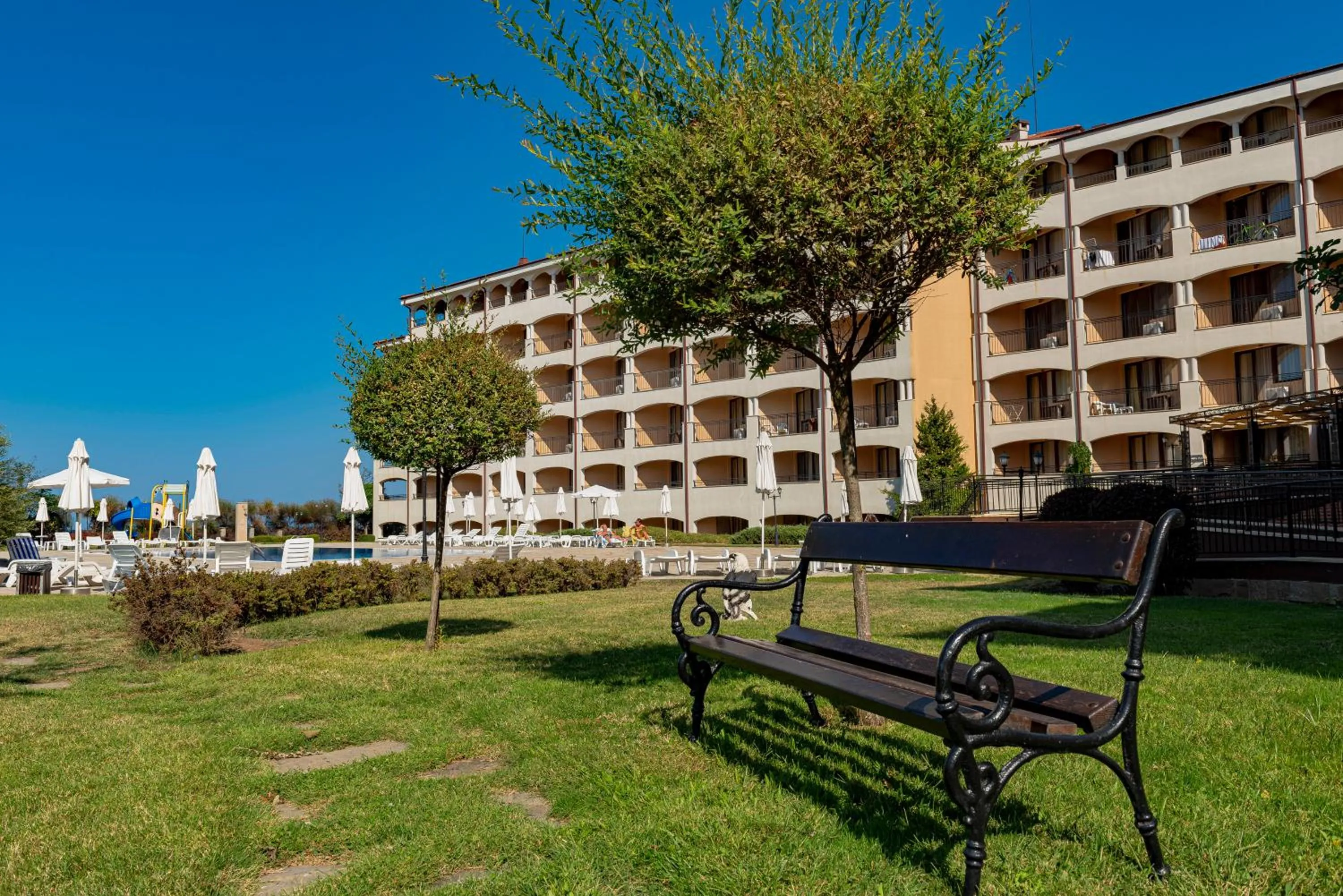 Garden in Menada Nestinarka Apartments