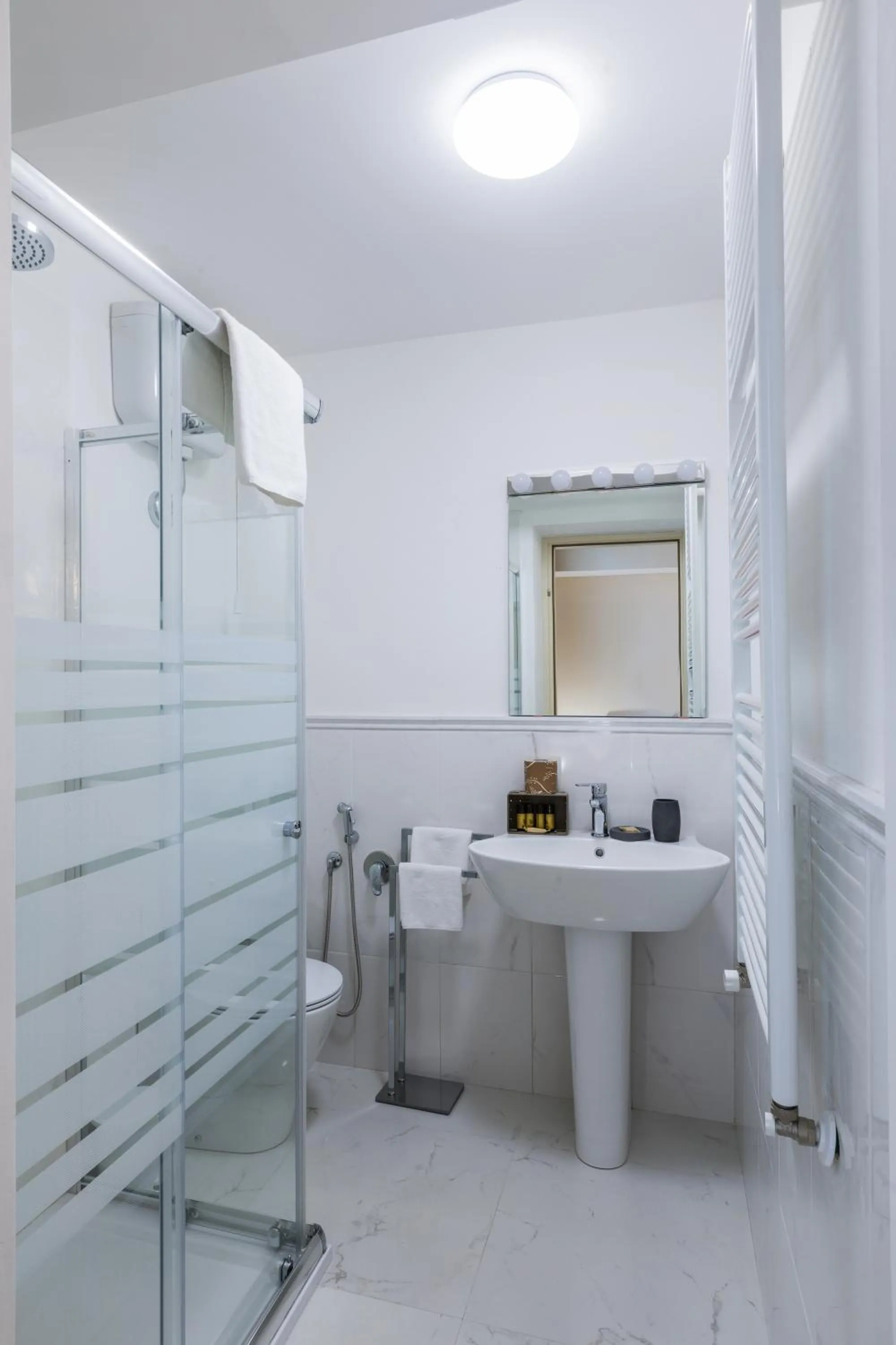 Shower in VRooms All'Angolo Del Duomo