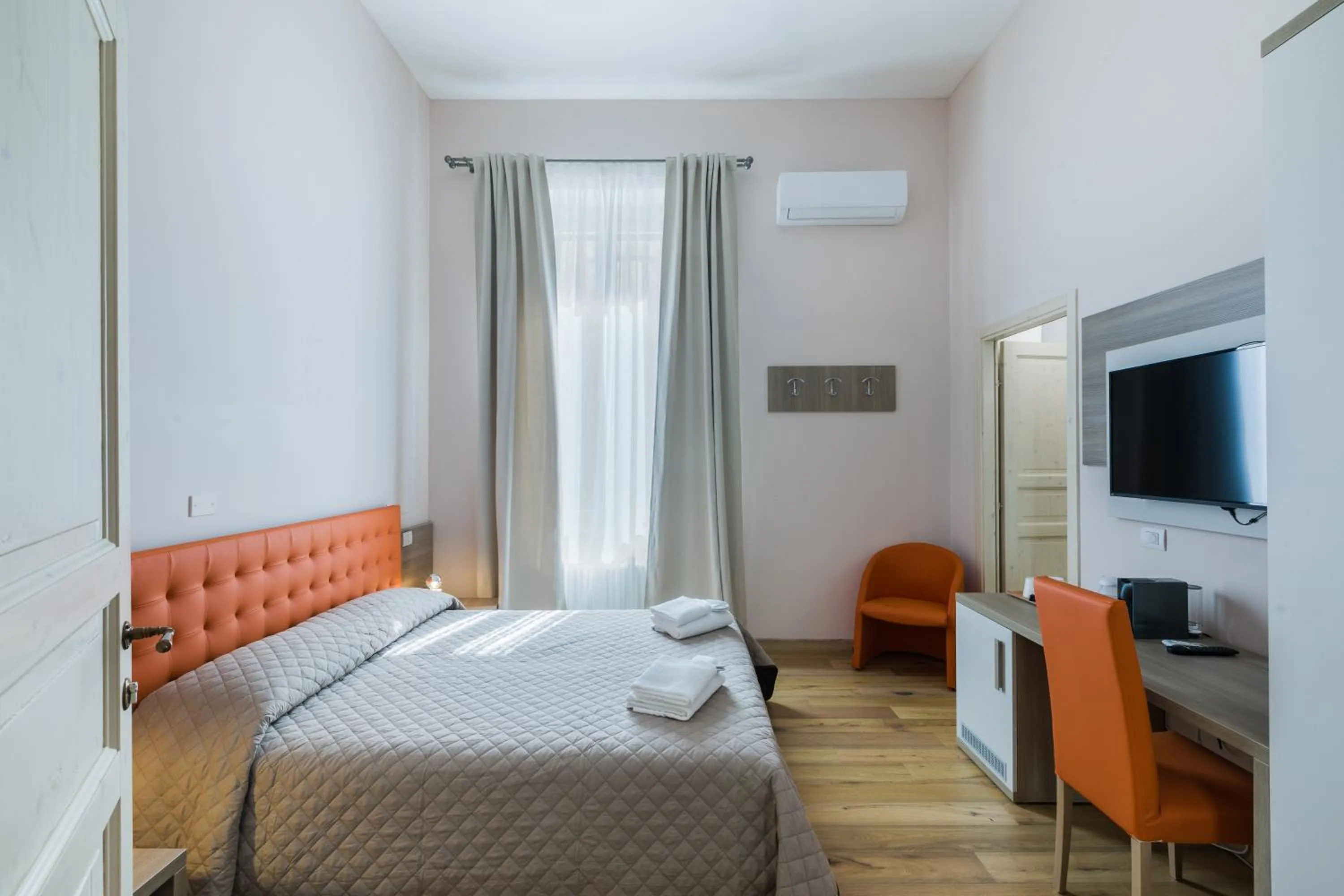 Bed in VRooms All'Angolo Del Duomo