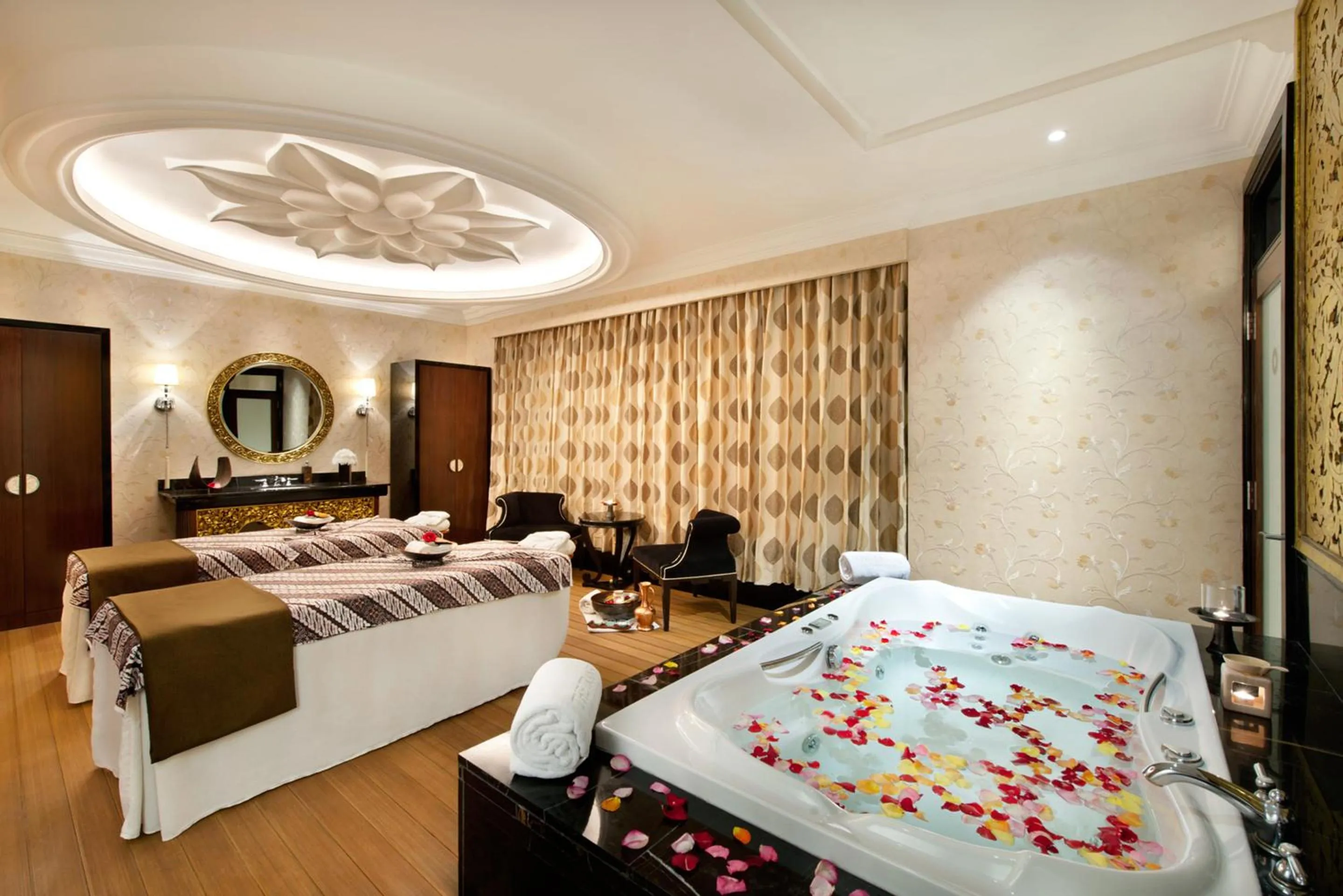 Spa and wellness centre/facilities, Bed in The Trans Luxury Hotel Bandung