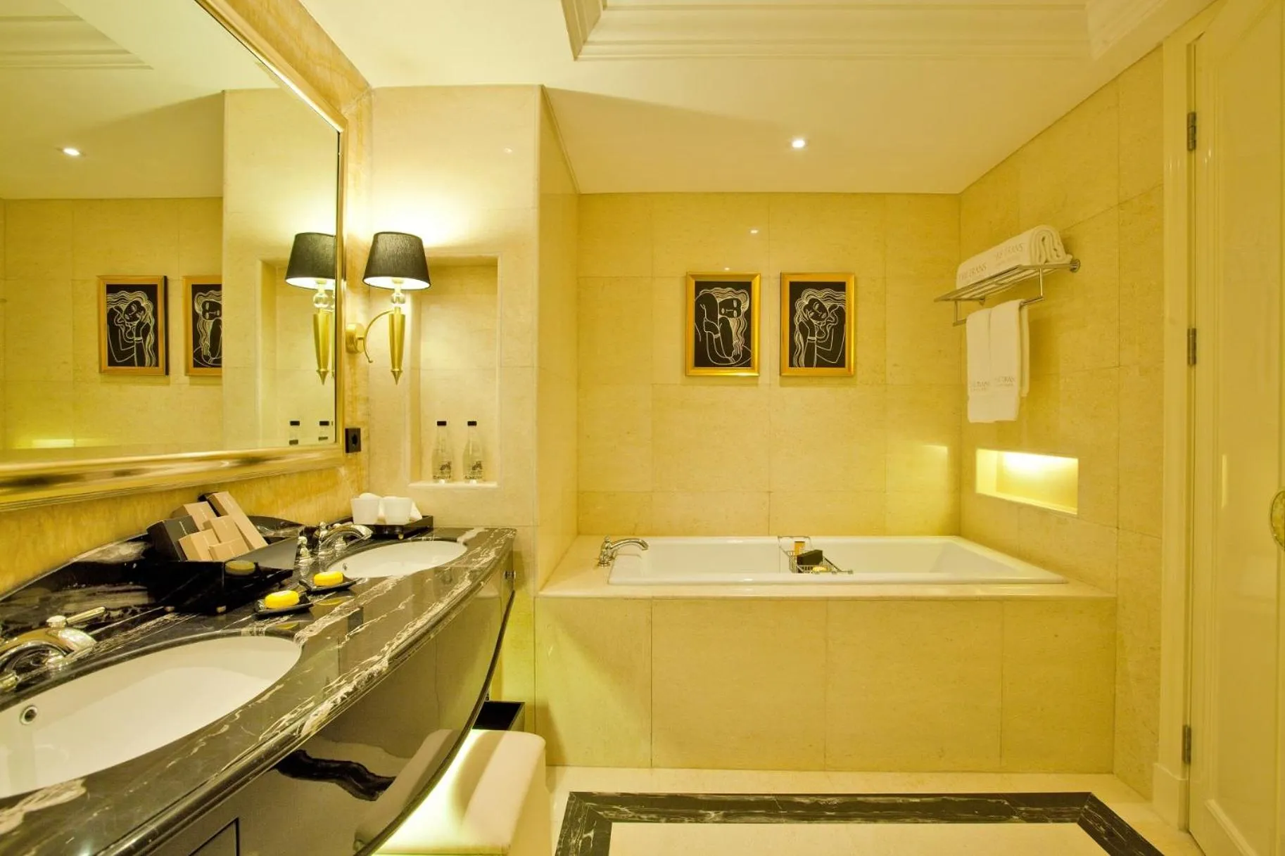 Bath in The Trans Luxury Hotel Bandung