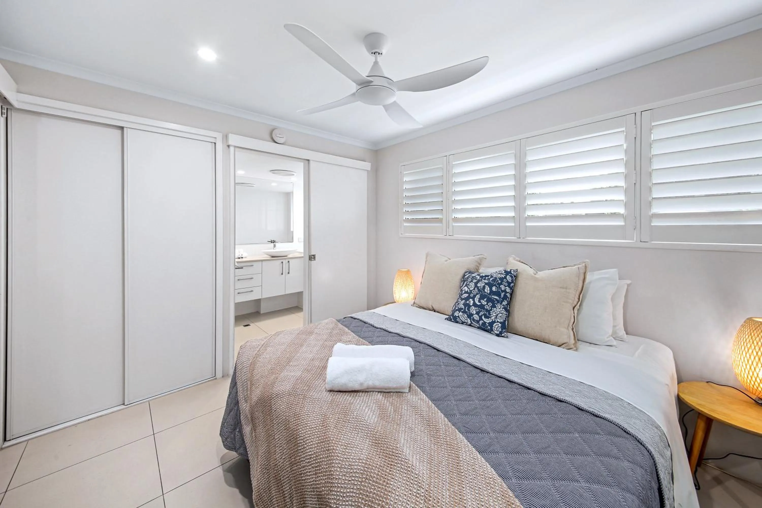 Bedroom, Bed in Chez Noosa Holiday Apartments