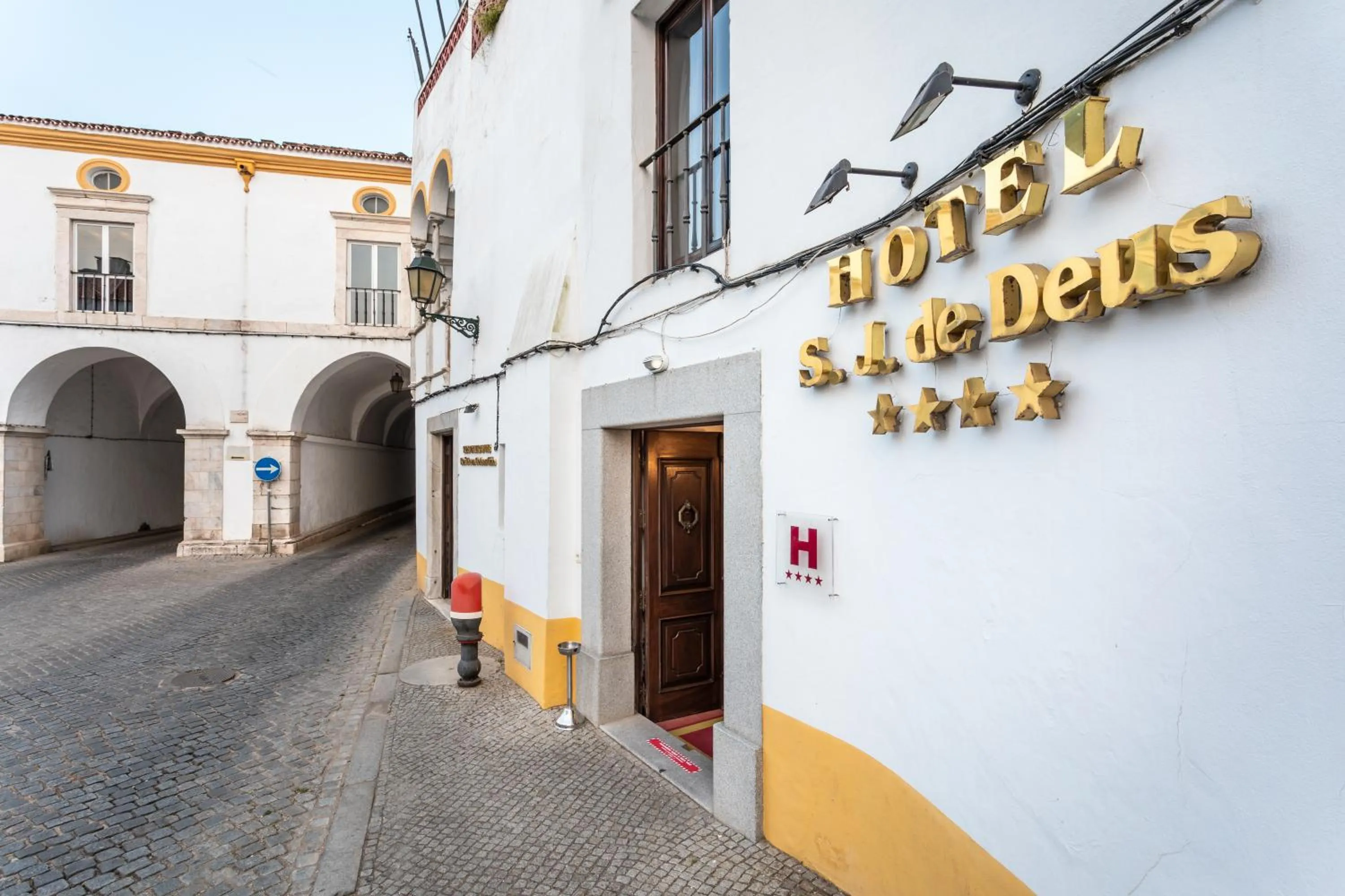 Facade/entrance in Hotel Sao Joao De Deus by RIDAN Hotels