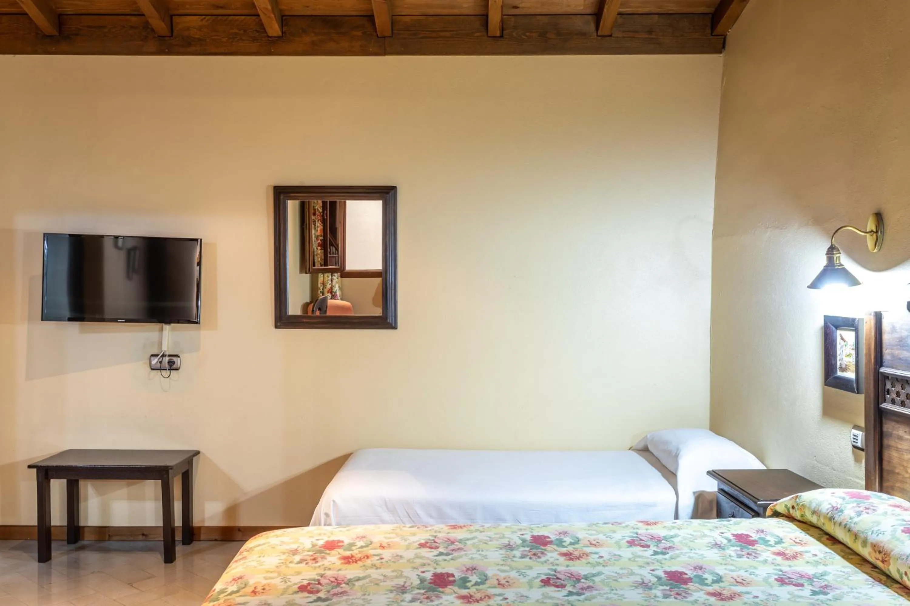 Communal lounge/ TV room, Bed in Hotel Sao Joao De Deus by RIDAN Hotels
